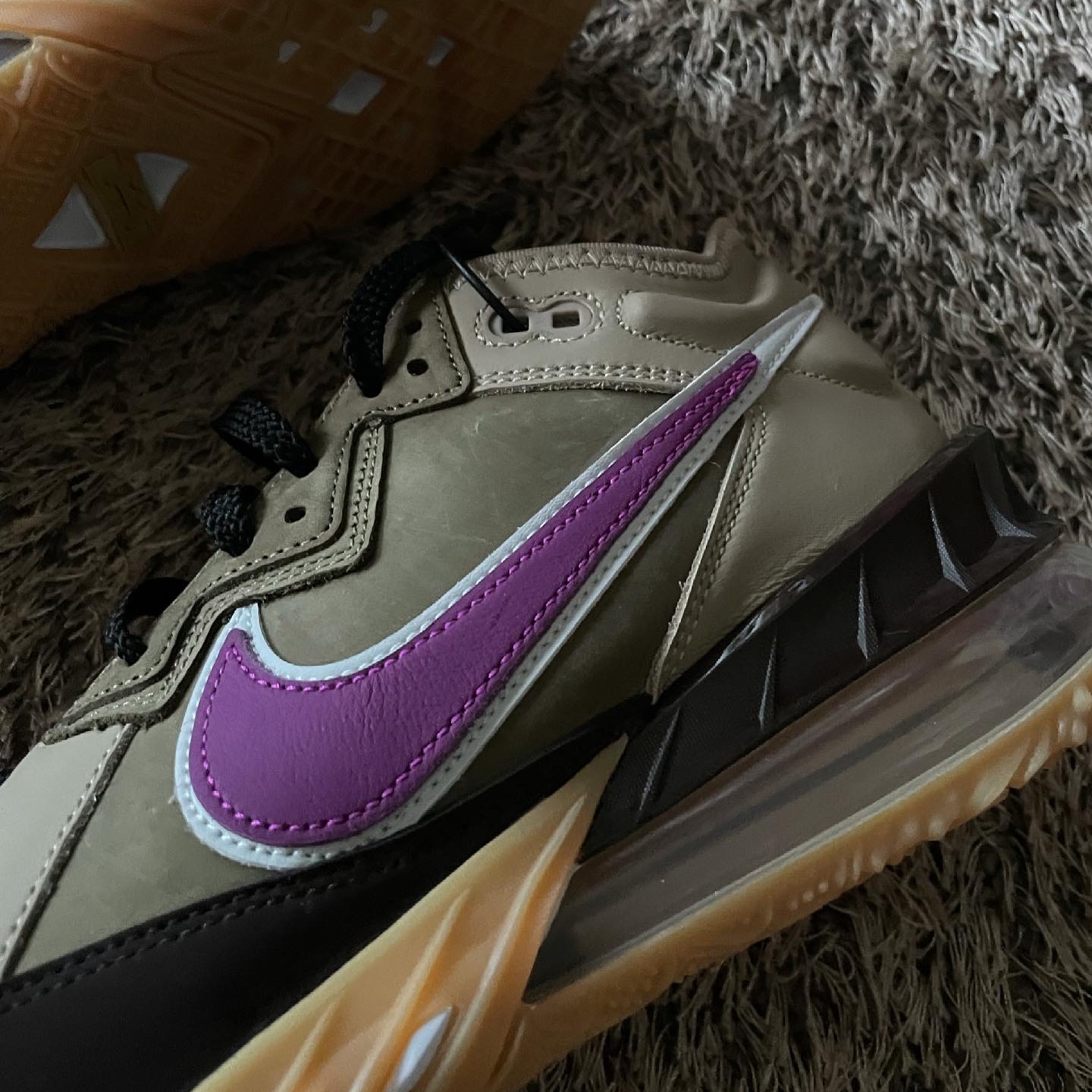 Nike x Atmos LeBron 18 Low Viotech 착용 스타일 - 4
