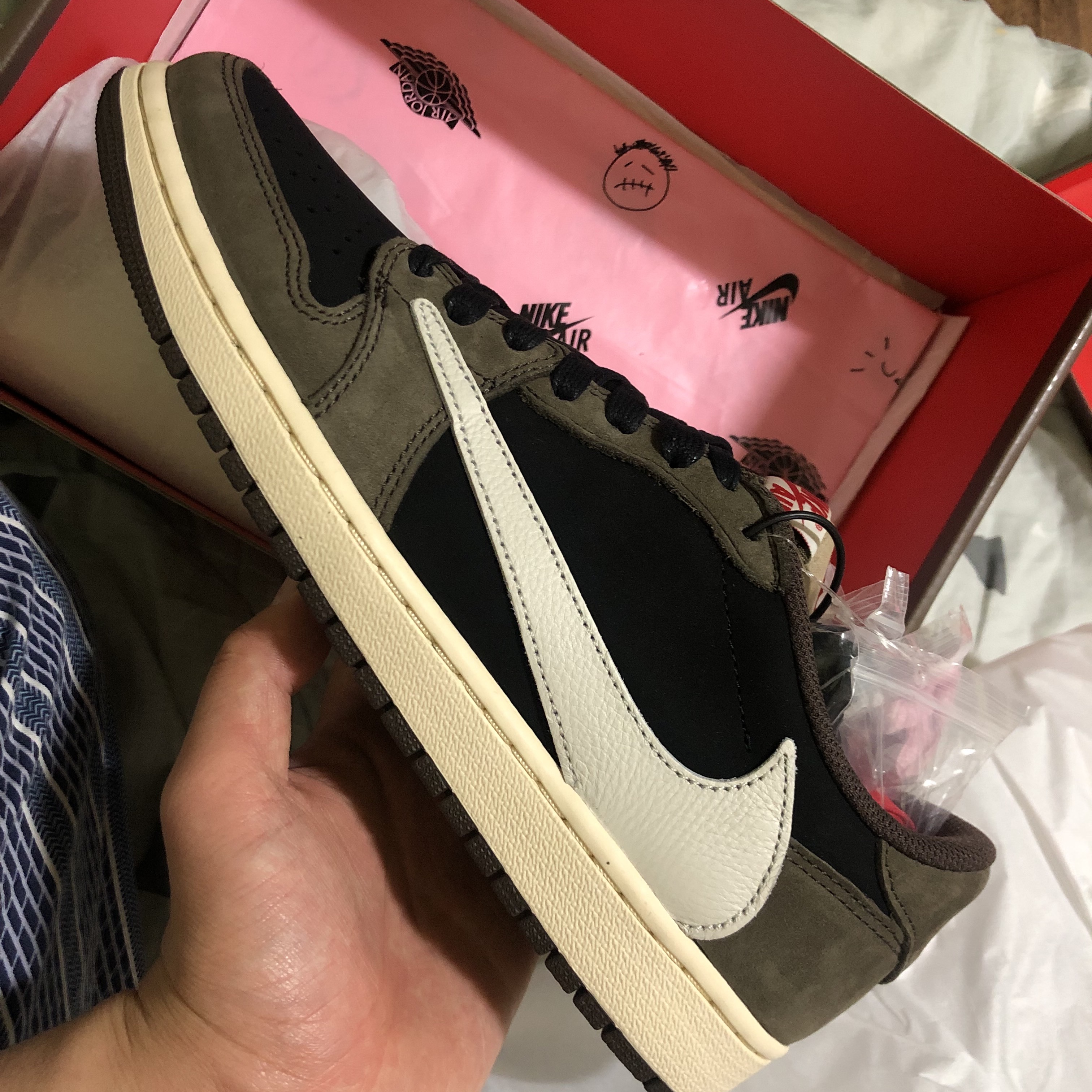 Jordan 1 x Travis Scott Retro Low OG SP Mocha 착용 스타일