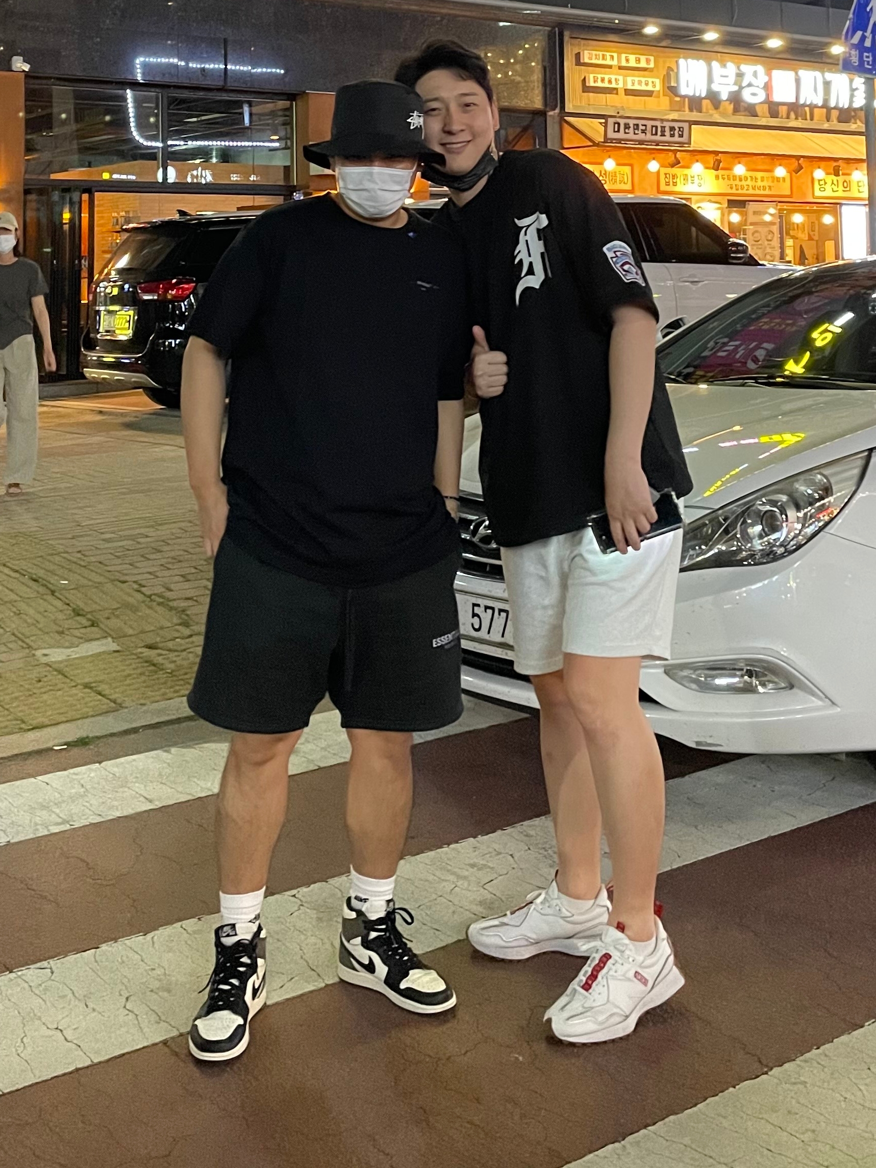 Jordan 1 Retro High OG Black Mocha, Essentials Sweatshorts Black - 21SS 착용 스타일 - 2