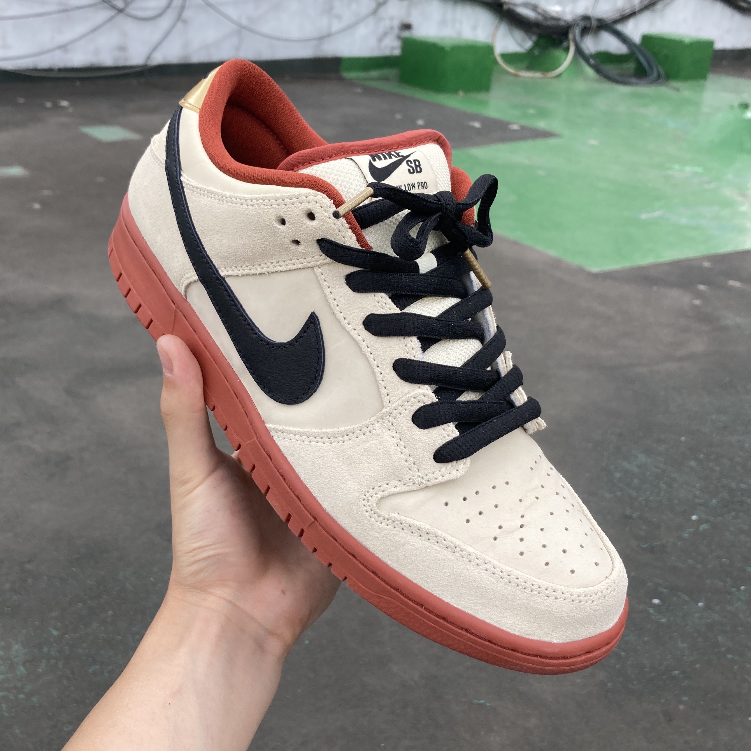Nike SB Dunk Low Pro Hennessy 착용 스타일