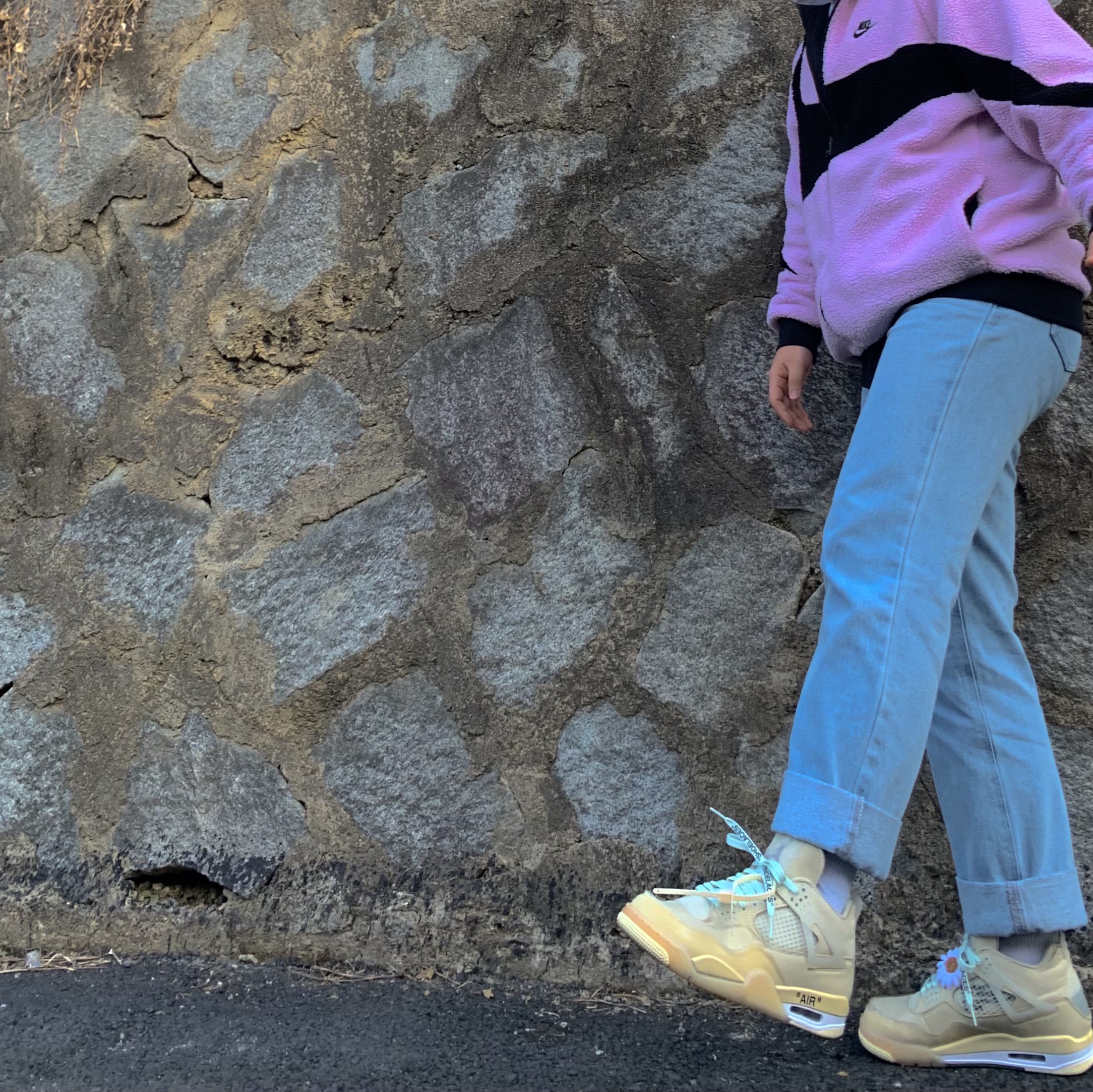 (W) Jordan 4 x Off-White Retro SP Sail, Nike Big Swoosh Full Zip Jacket Pink Black 착용 스타일 - 2