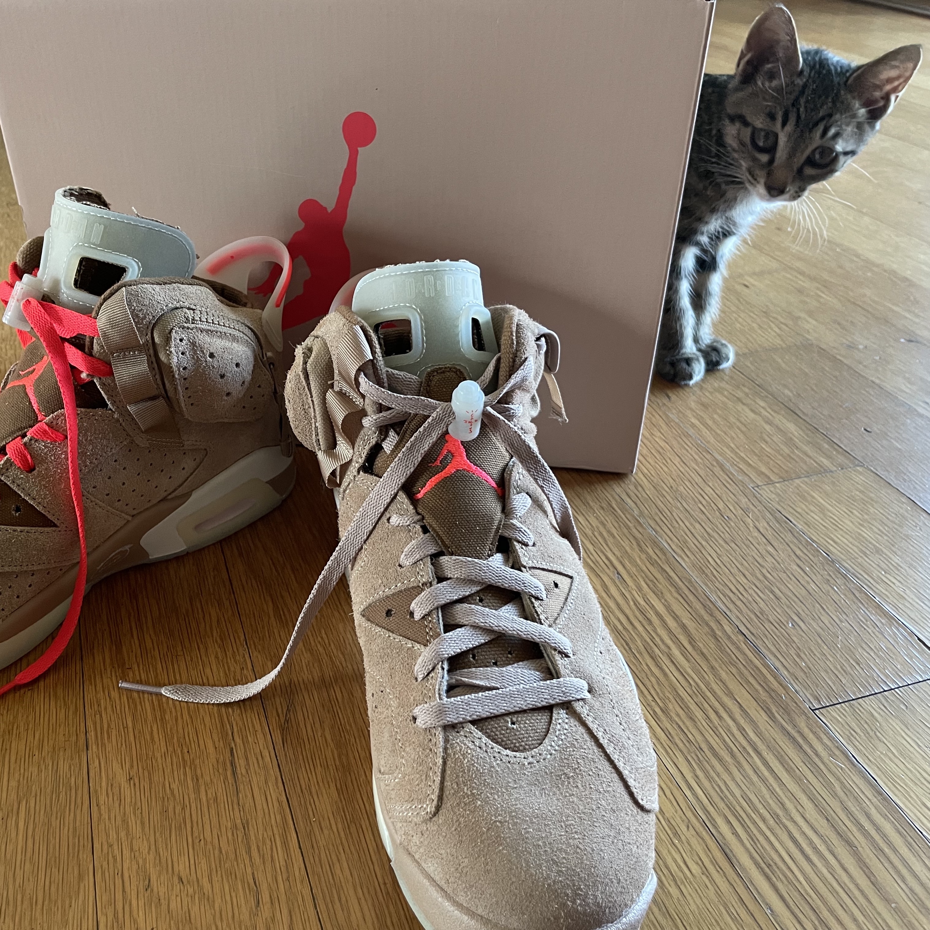 Jordan 6 x Travis Scott Retro SP British Khaki 착용 스타일 - 3