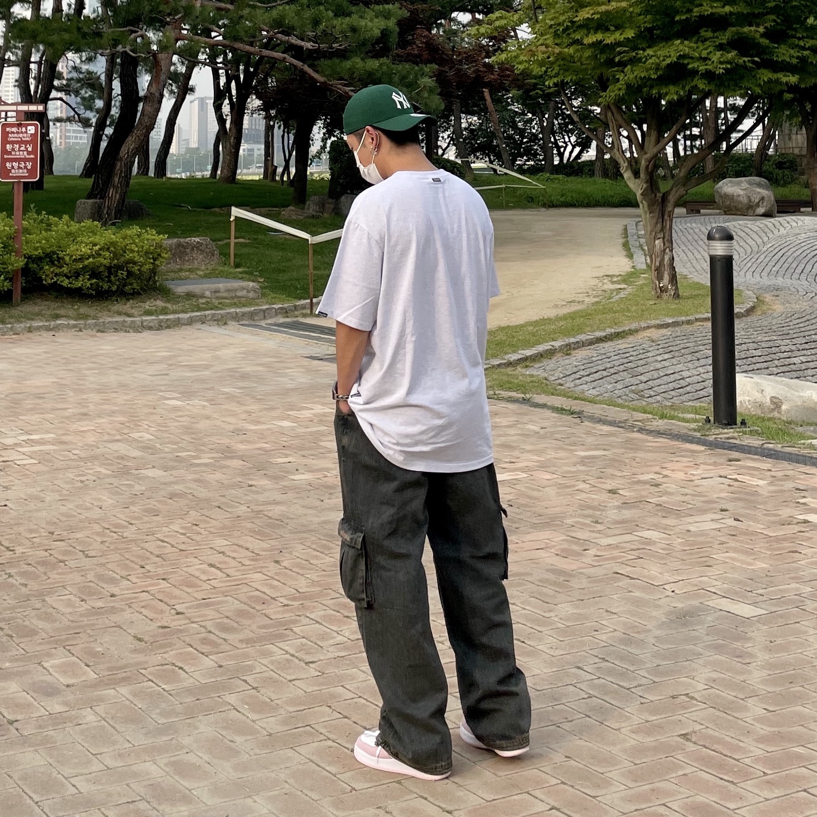 Nike Air Force 1 '07 QS Valentine's Day 착용 스타일 - 2