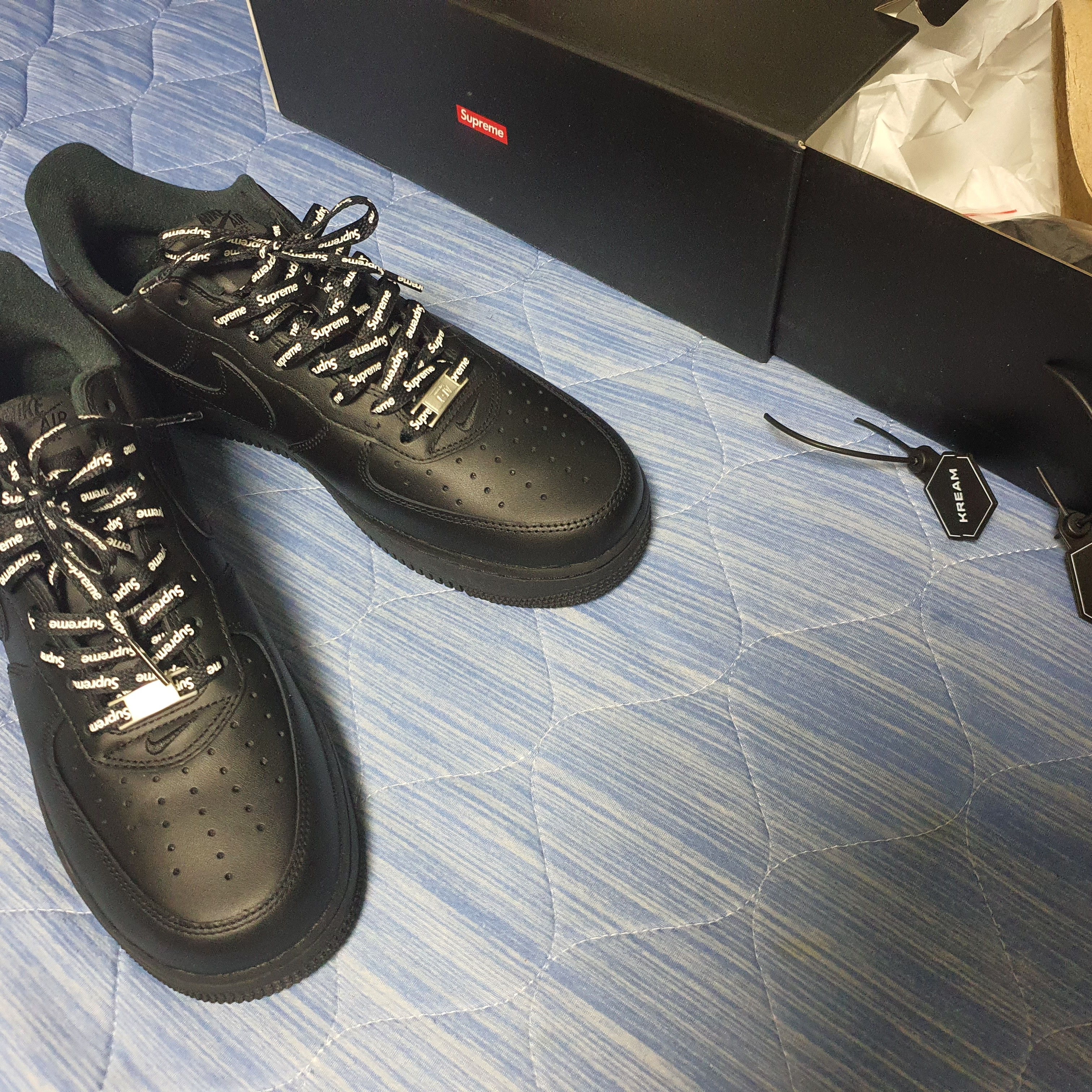 Nike x Supreme Air Force 1 Low Black 착용 스타일