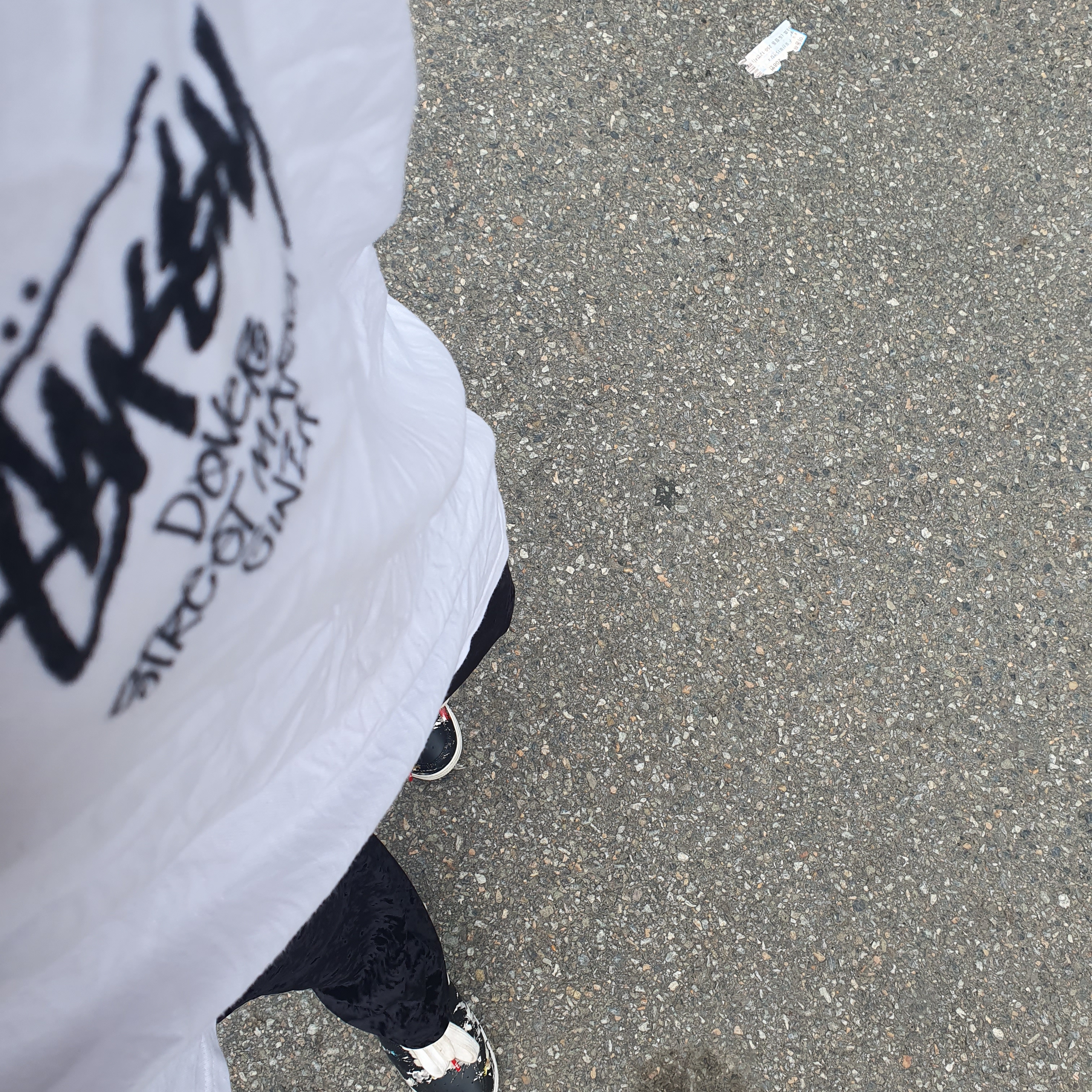 Stussy Stock DSM London T-Shirt White, Nike x Peaceminusone Air Force 1 Low Para-Noise 착용 스타일