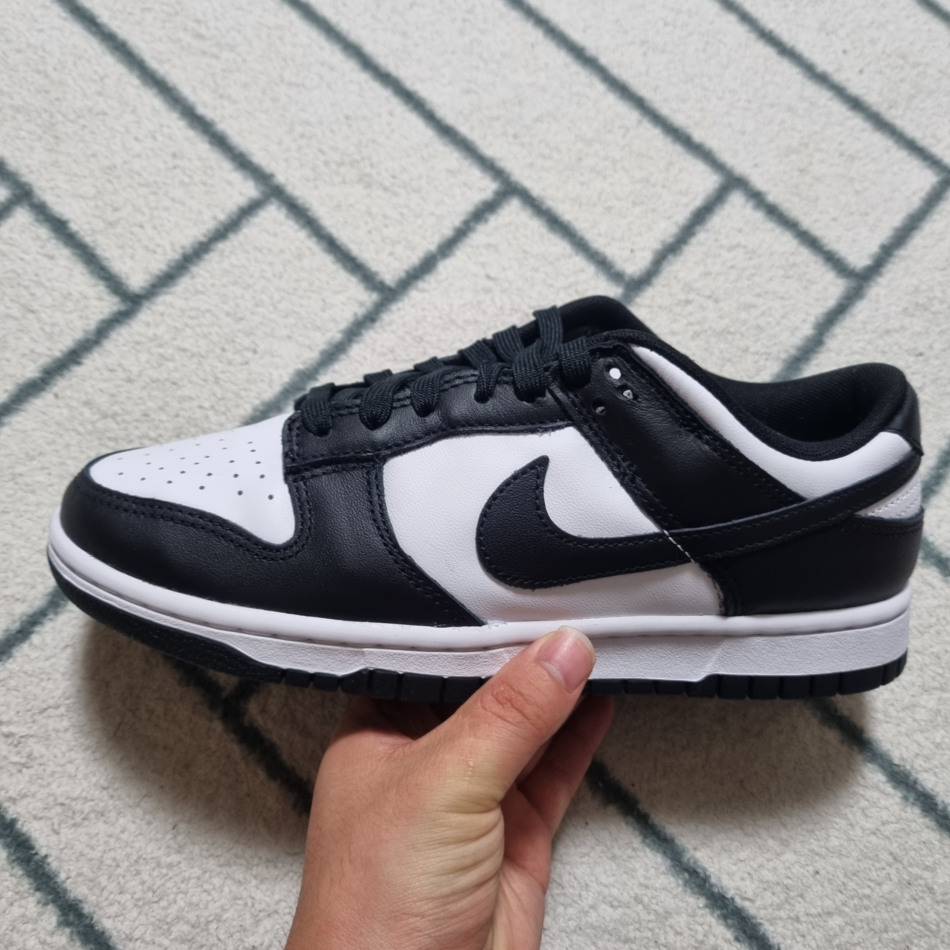 Nike Dunk Low Retro Black 착용 스타일 - 2