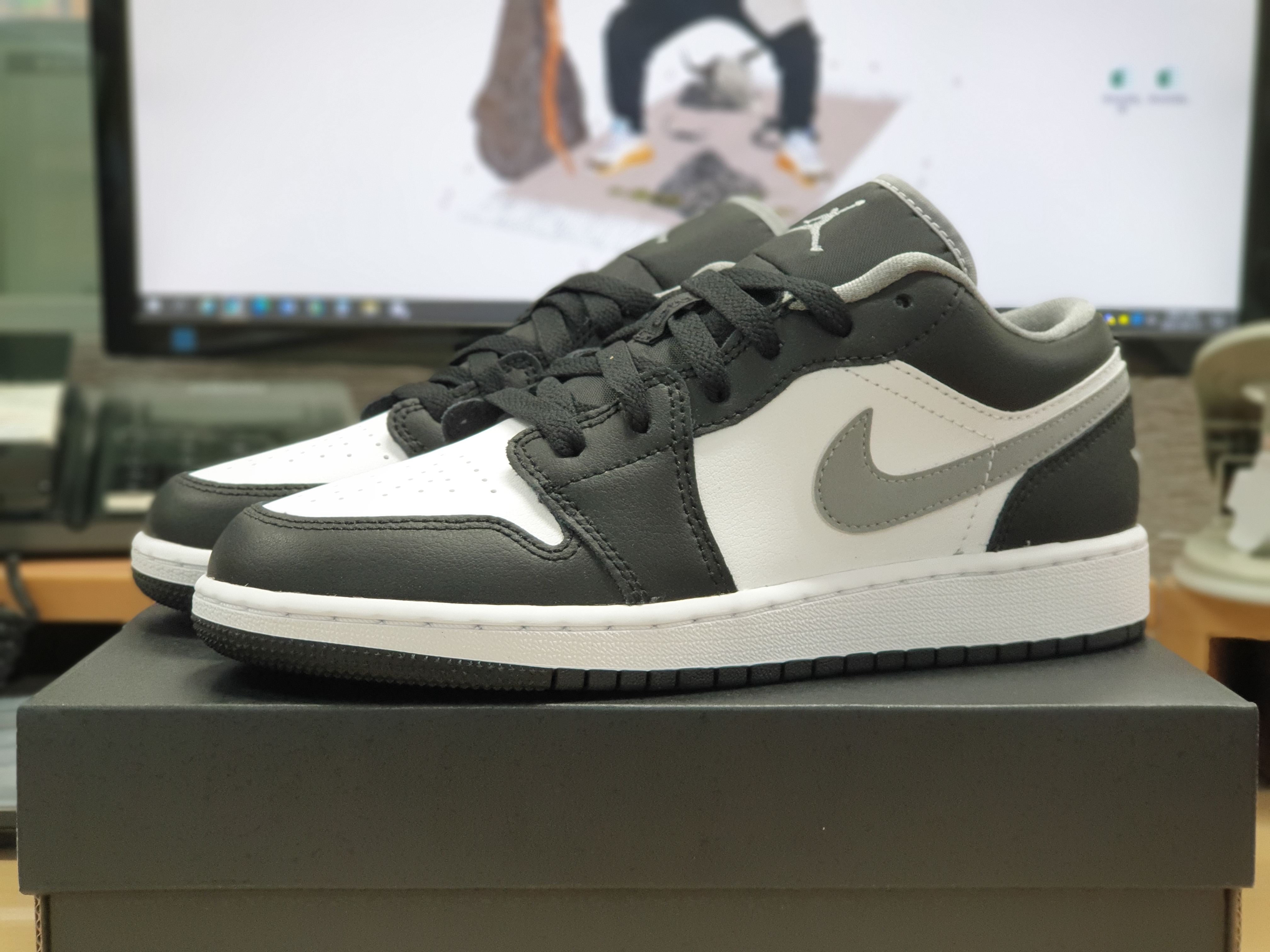 (GS) Jordan 1 Low Black Particle Grey 착용 스타일