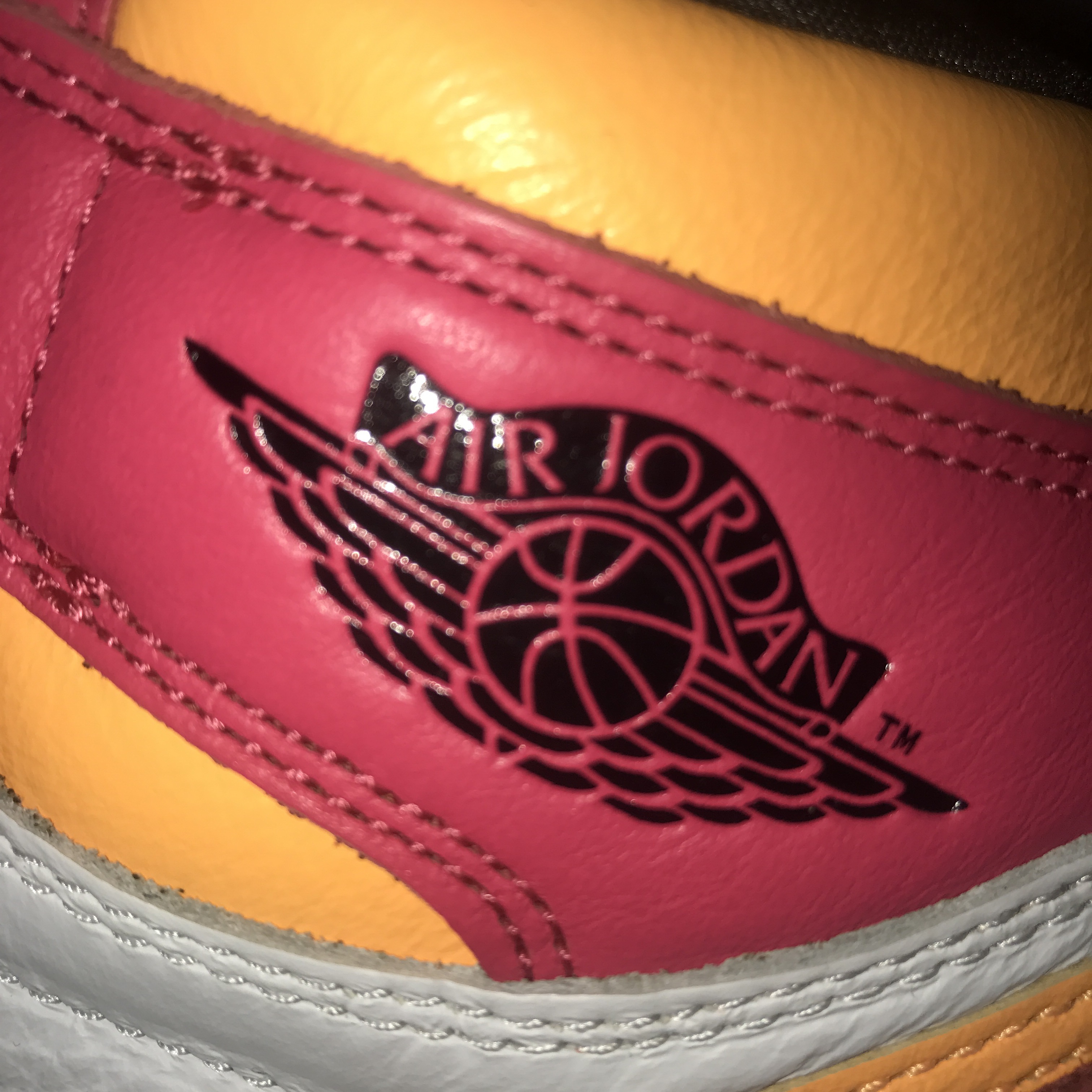 Jordan 1 Retro High OG Light Fusion Red 착용 스타일 - 1