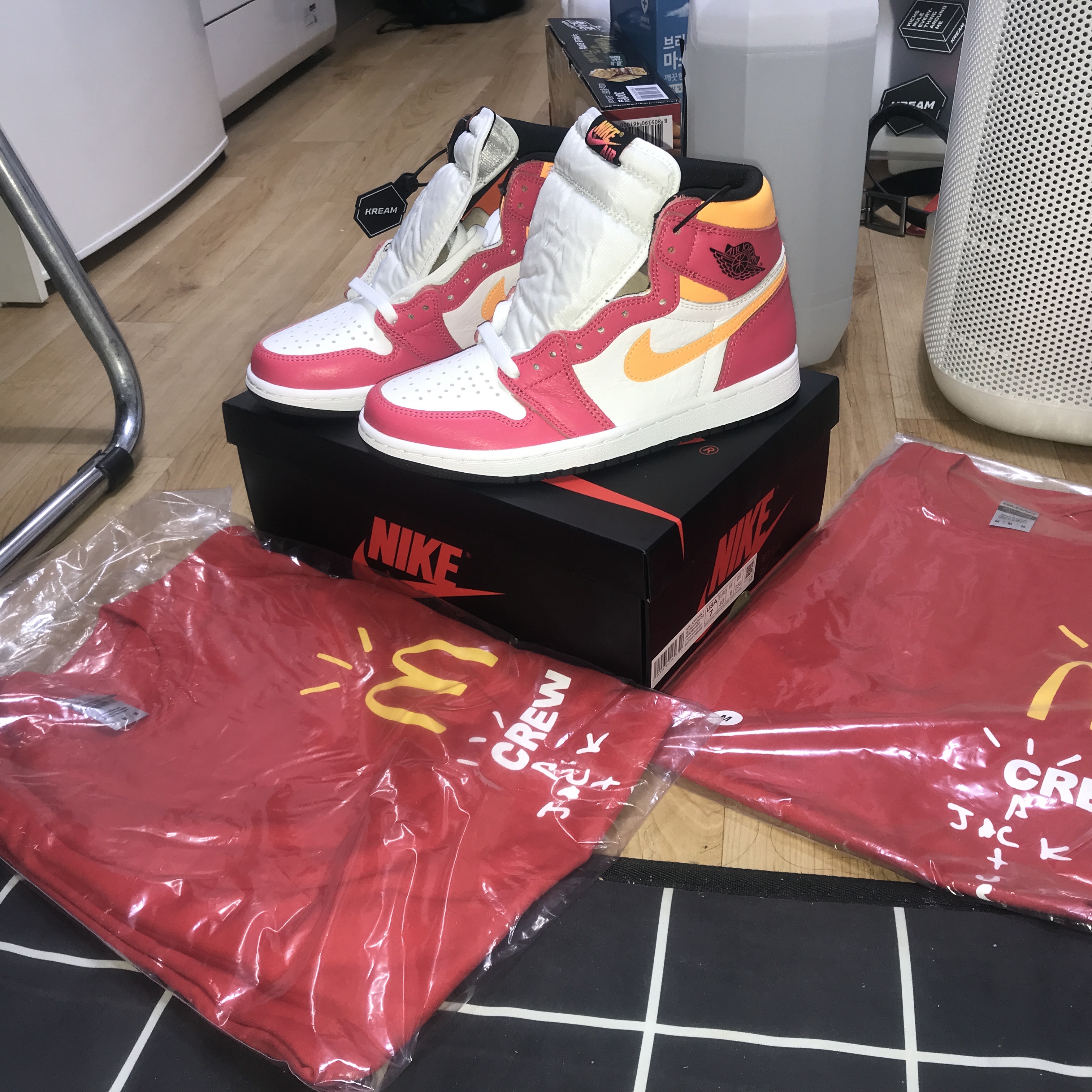 Jordan 1 Retro High OG Light Fusion Red 착용 스타일 - 5