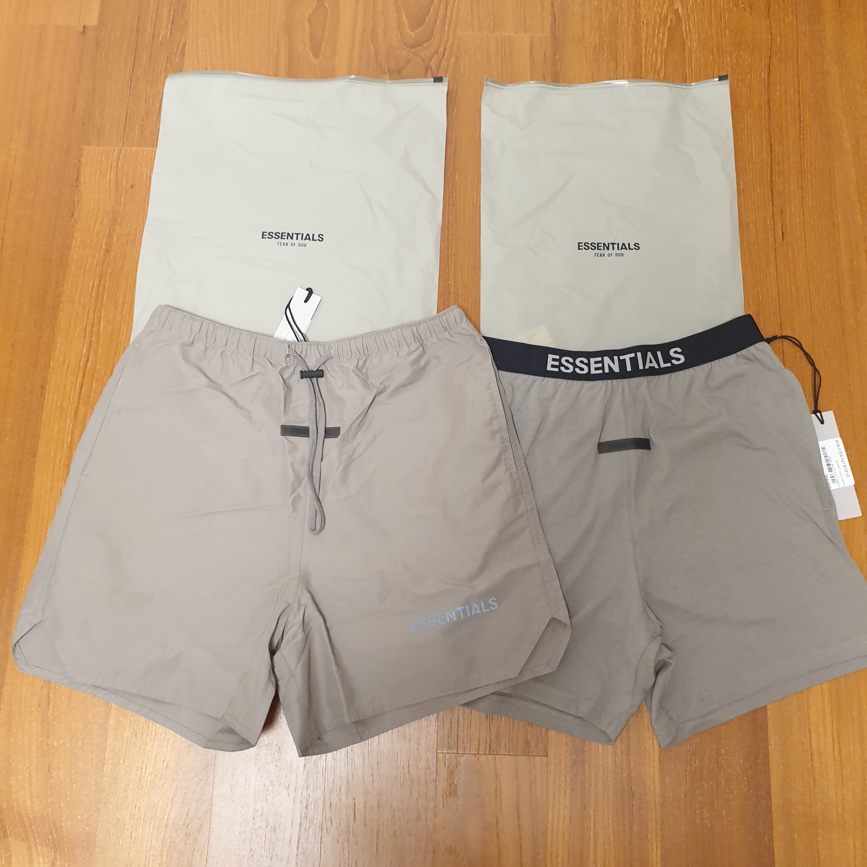 Essentials Volley Shorts Taupe - 21SS 착용 스타일