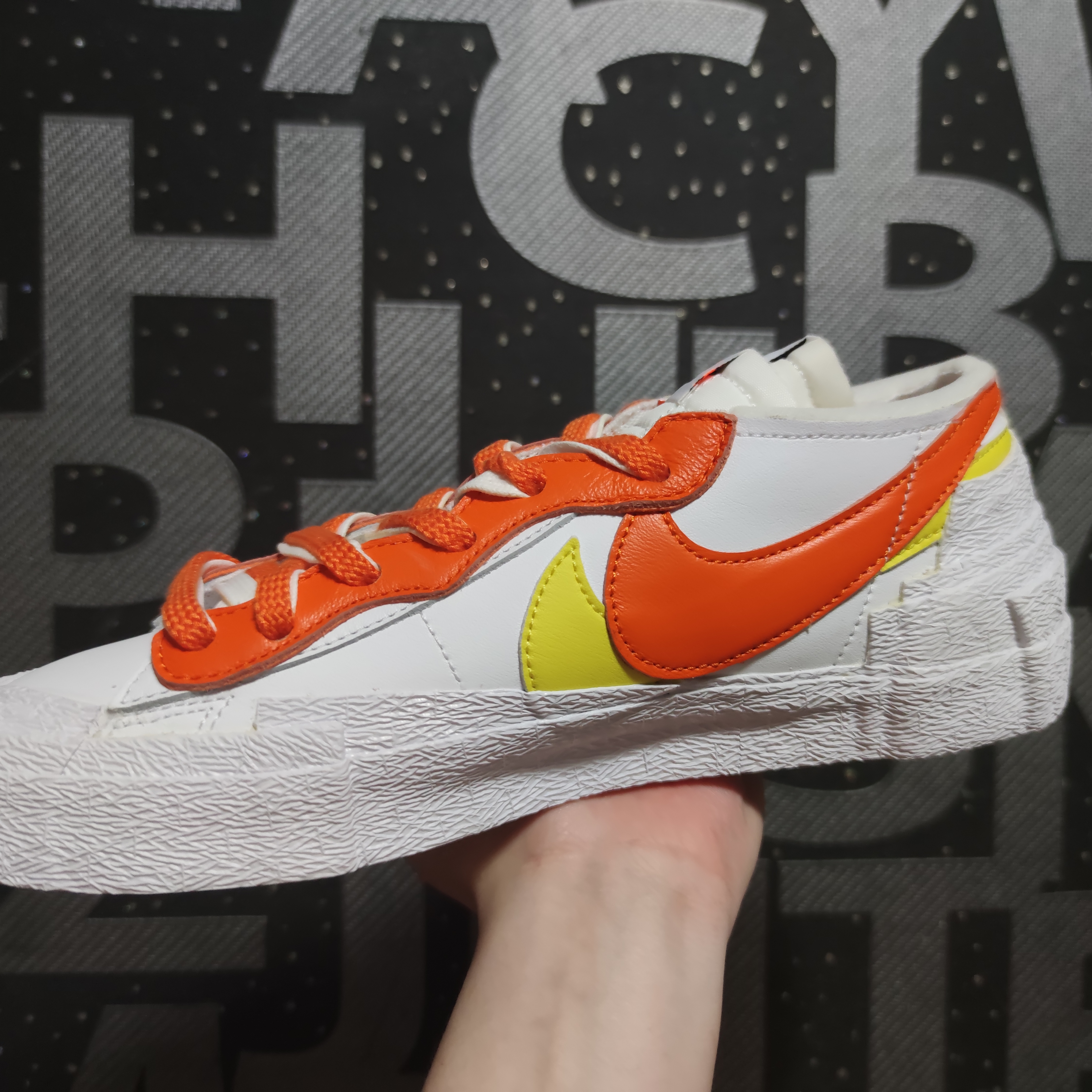 Nike x Sacai Blazer Low Magma Orange 착용 스타일 - 3