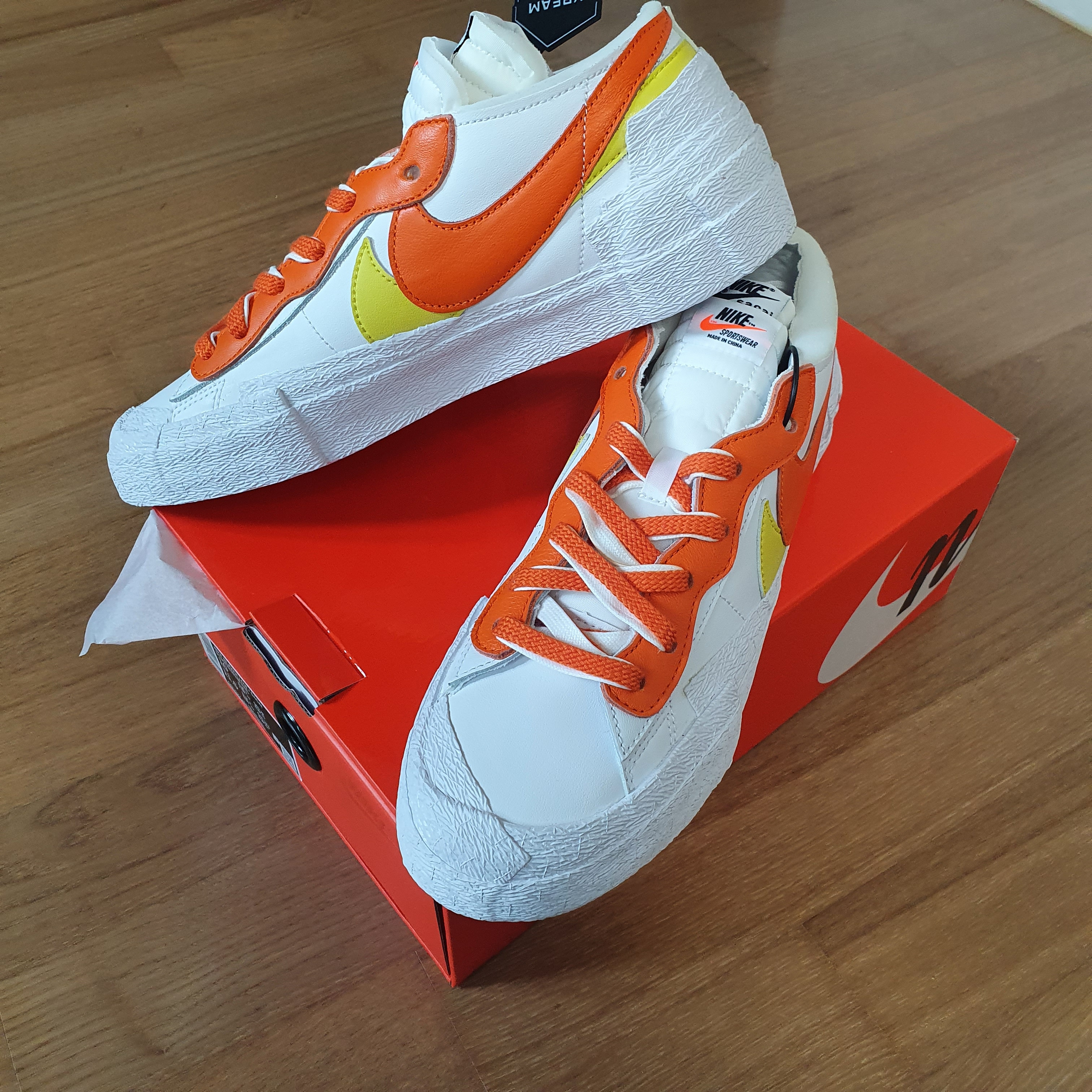 Nike x Sacai Blazer Low Magma Orange 착용 스타일 - 3