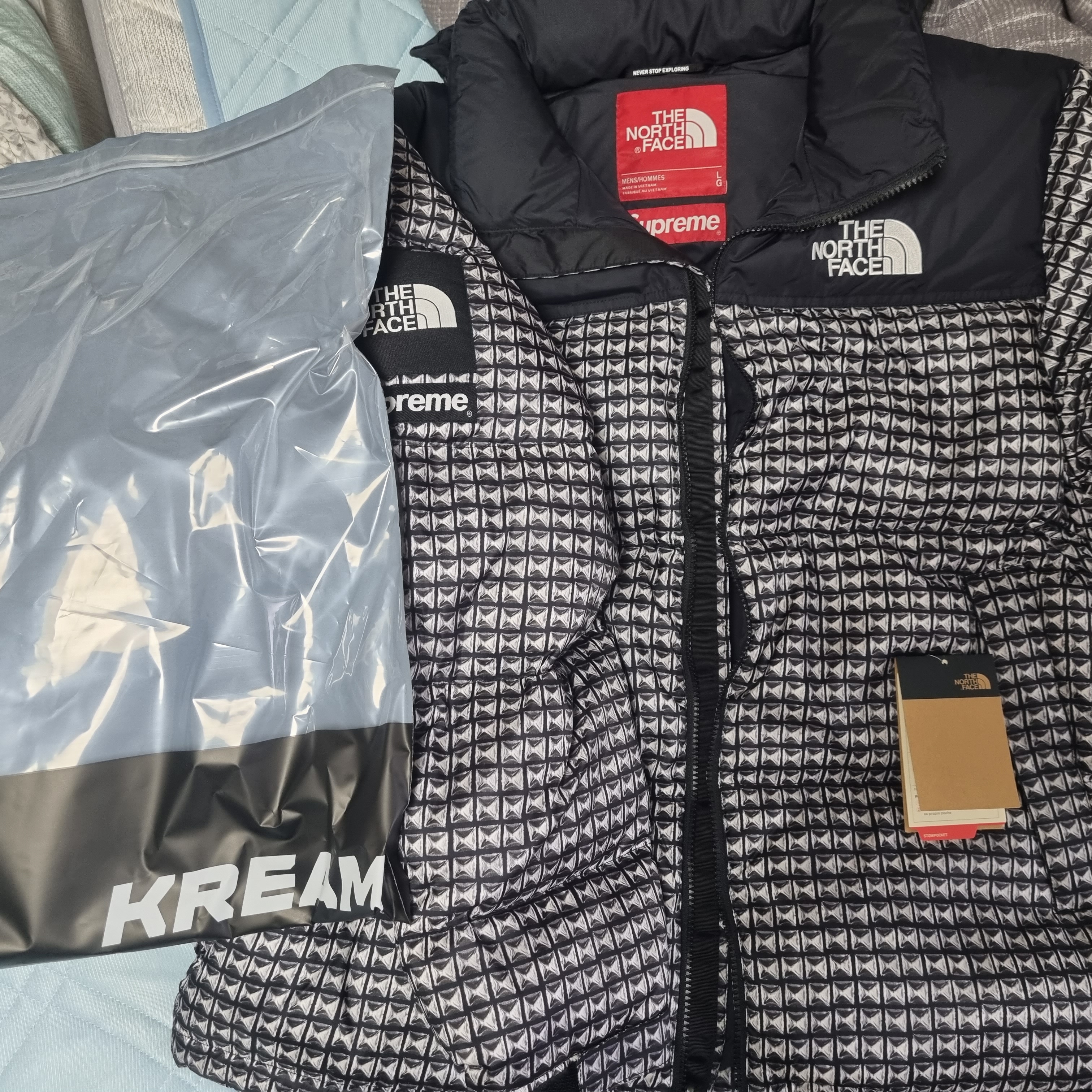 Supreme x The North Face Studded Nuptse Jacket Black - 21SS 착용 스타일