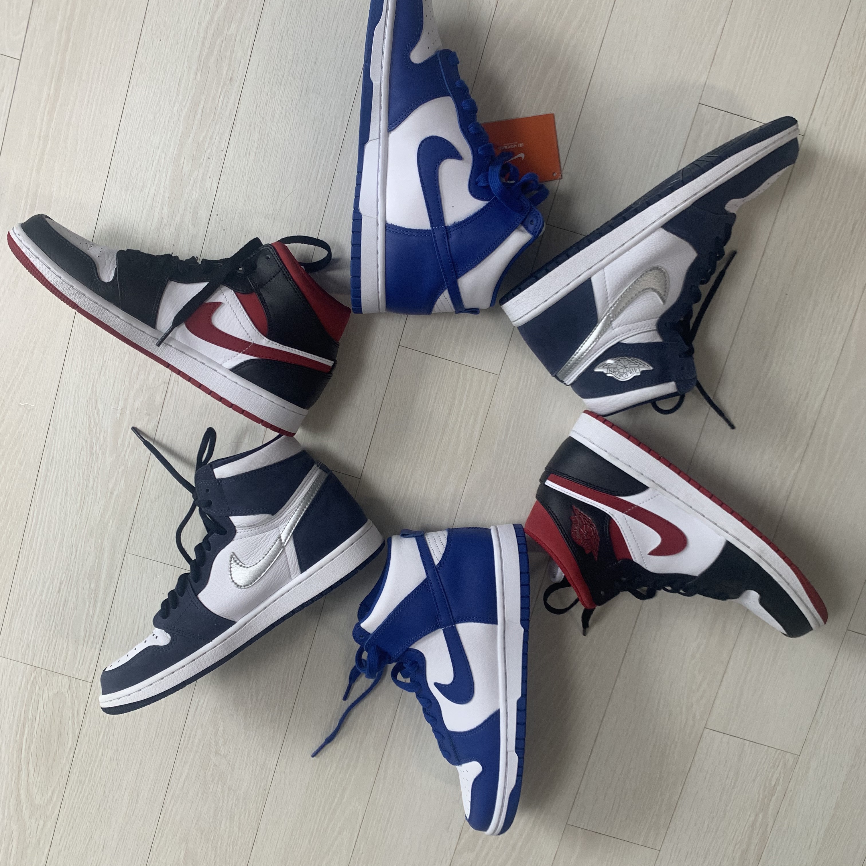 Jordan 1 Retro High OG CO.JP Midnight Navy, Jordan 1 Mid Gym Red Black White 착용 스타일 - 1