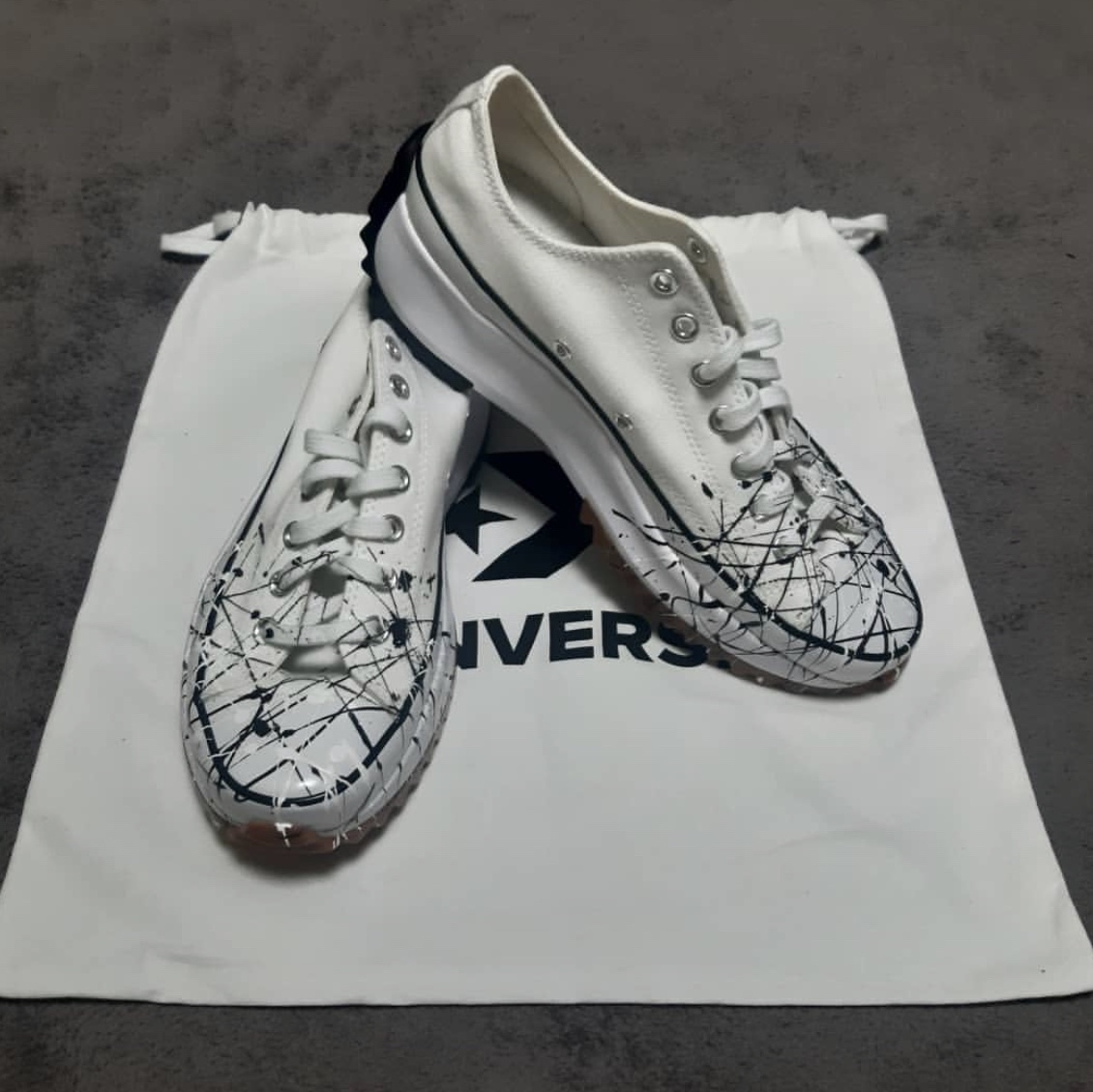 Converse Run Star Hike Low White 착용 스타일 - 2