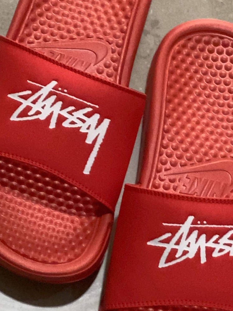 Nike x Stussy Benassi Slide Habanero Red 착용 스타일