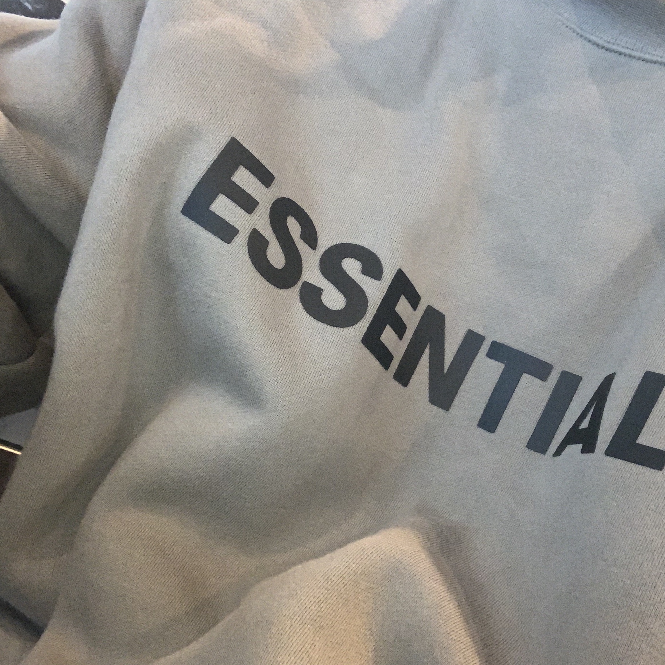 Essentials 3D Silicon Applique Crewneck Gray Flannel/Charcoal - 20SS 착용 스타일