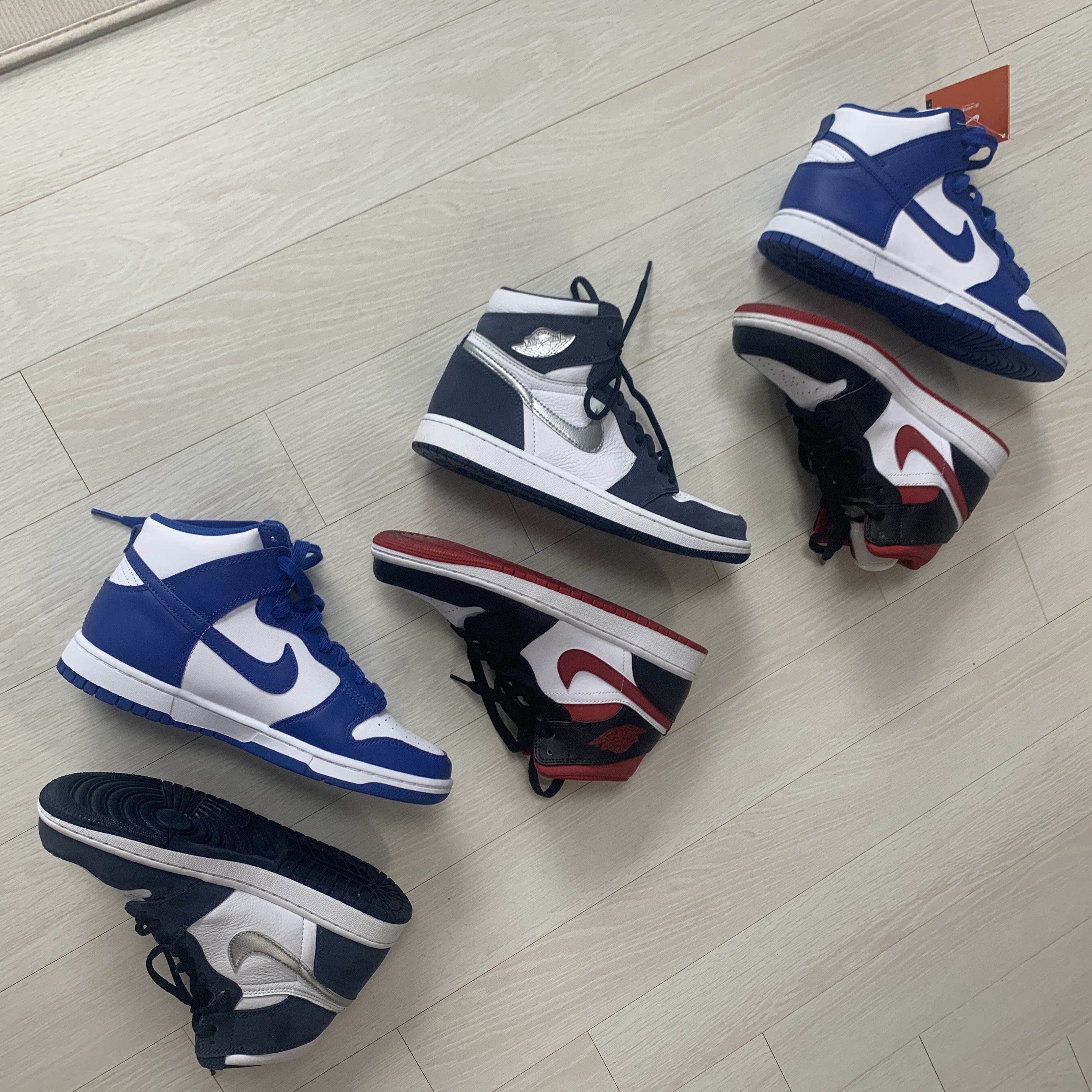 Jordan 1 Retro High OG CO.JP Midnight Navy, Jordan 1 Mid Gym Red Black White 착용 스타일 - 3