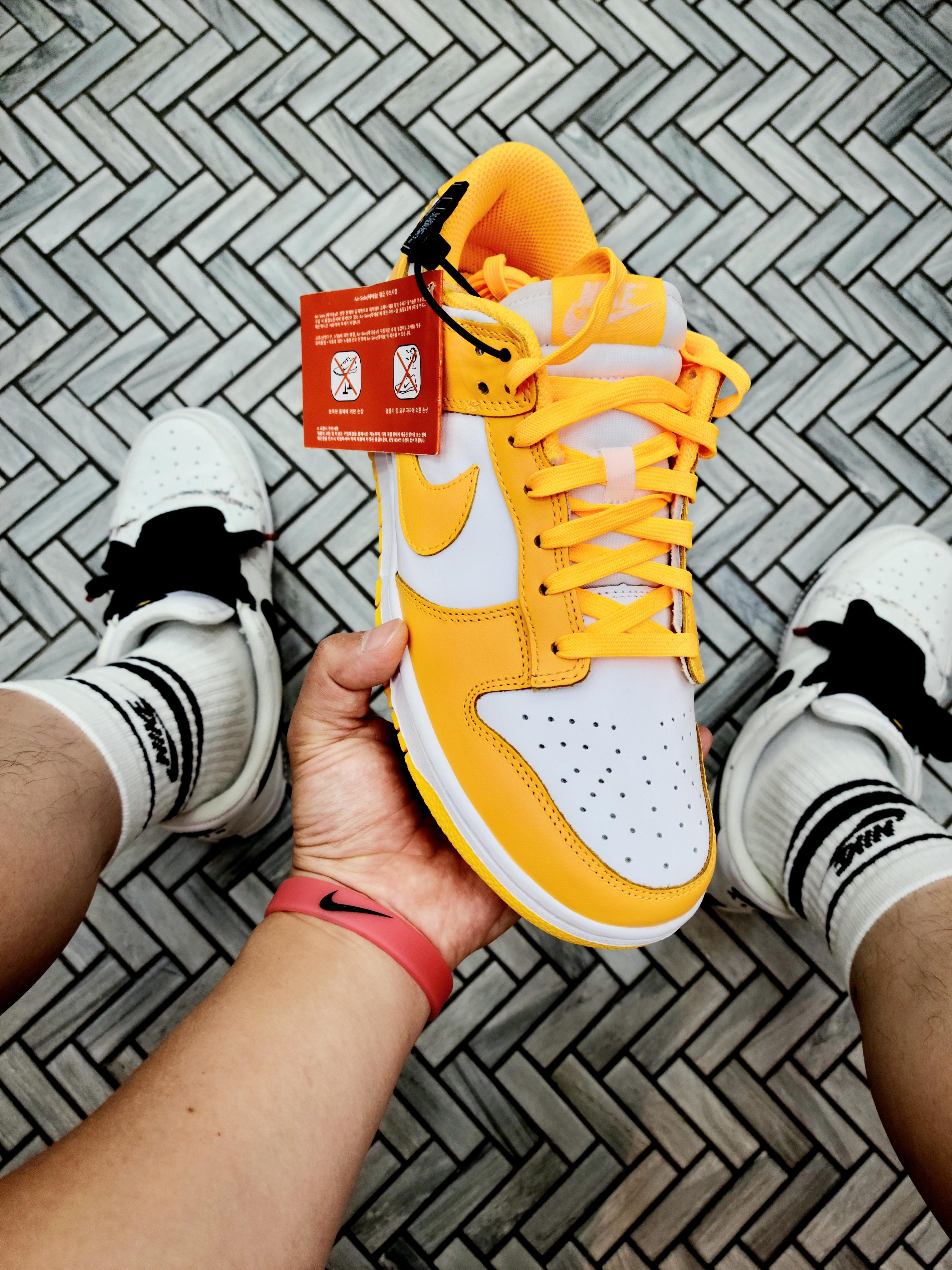 (W) Nike Dunk Low Laser Orange, Nike x Peaceminusone Air Force 1 Low Para-Noise 2.0 착용 스타일 - 1