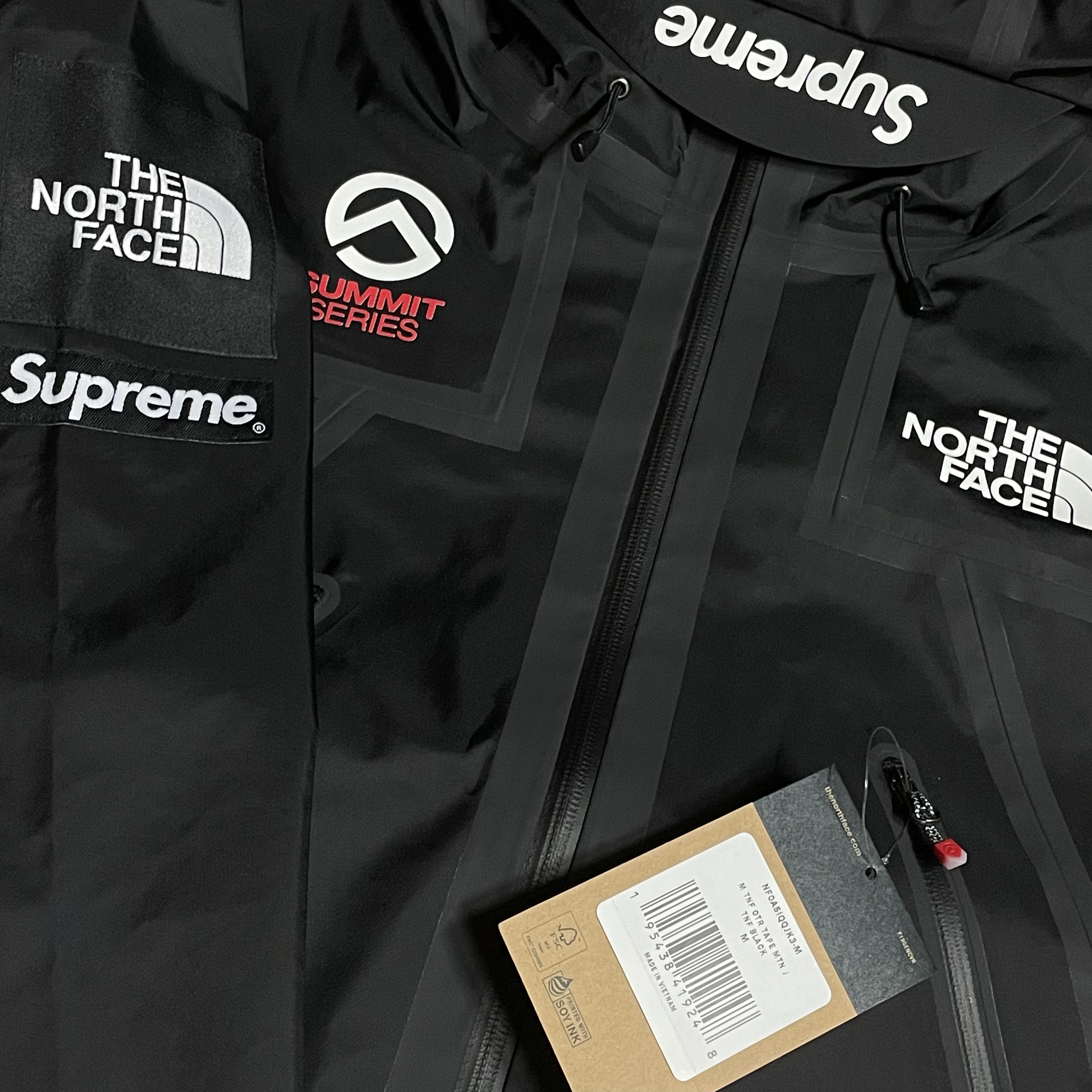 Supreme x The North Face Summit Series Outer Tape Seam Jacket Black - 21SS 착용 스타일 - 2