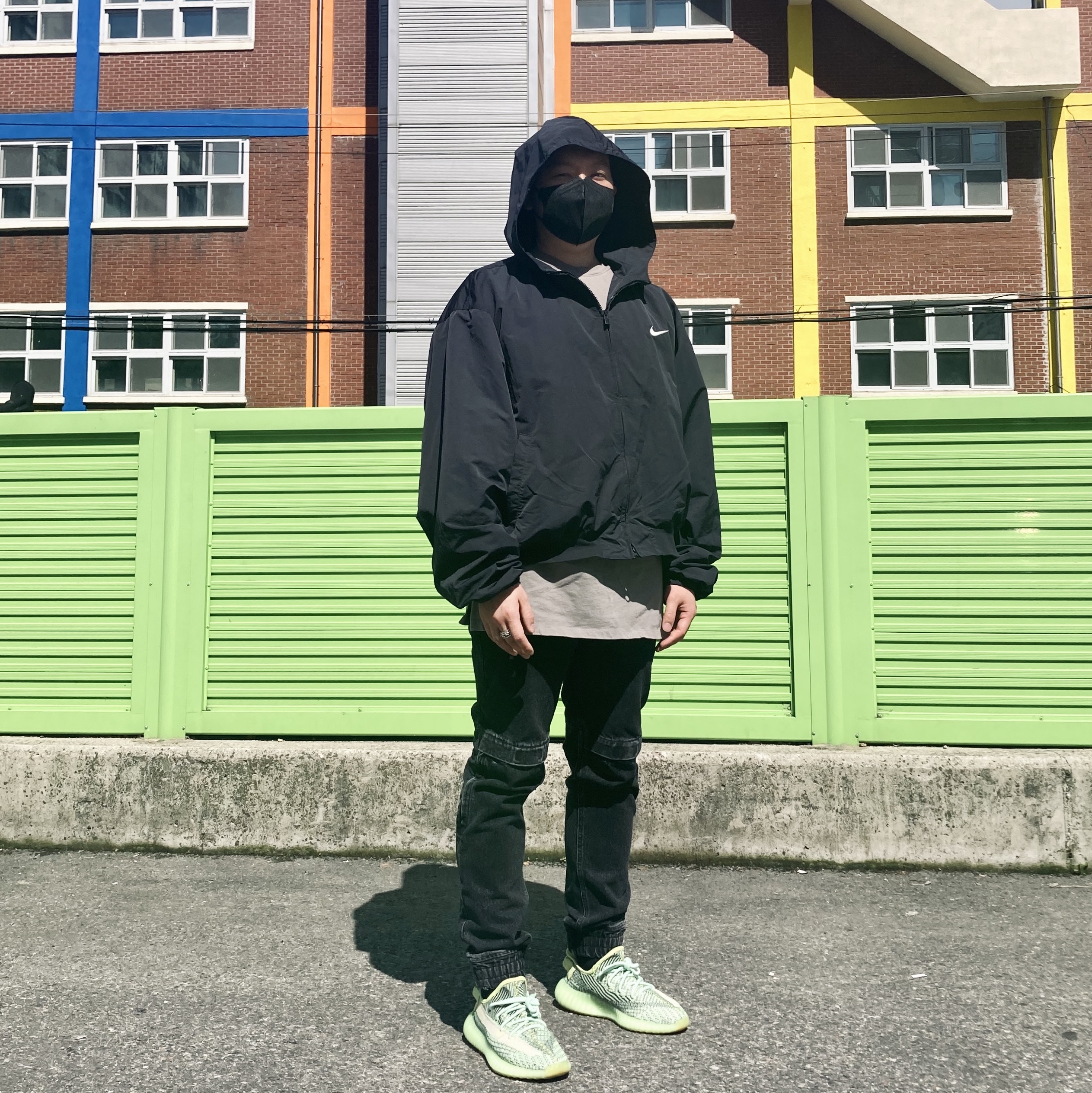 Nike x Fear of God Bomber Hooded Jacket Black, Adidas Yeezy Boost 350 V2 Yeezreel - Reflective 착용 스타일