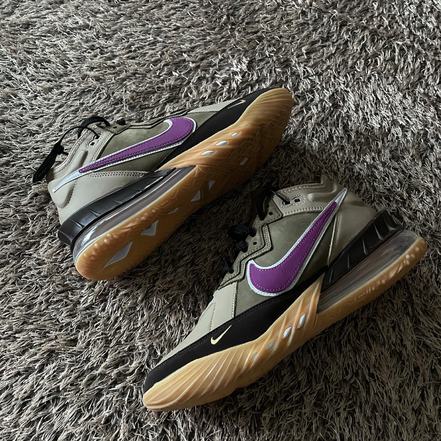 Nike x Atmos LeBron 18 Low Viotech 착용 스타일 - 1
