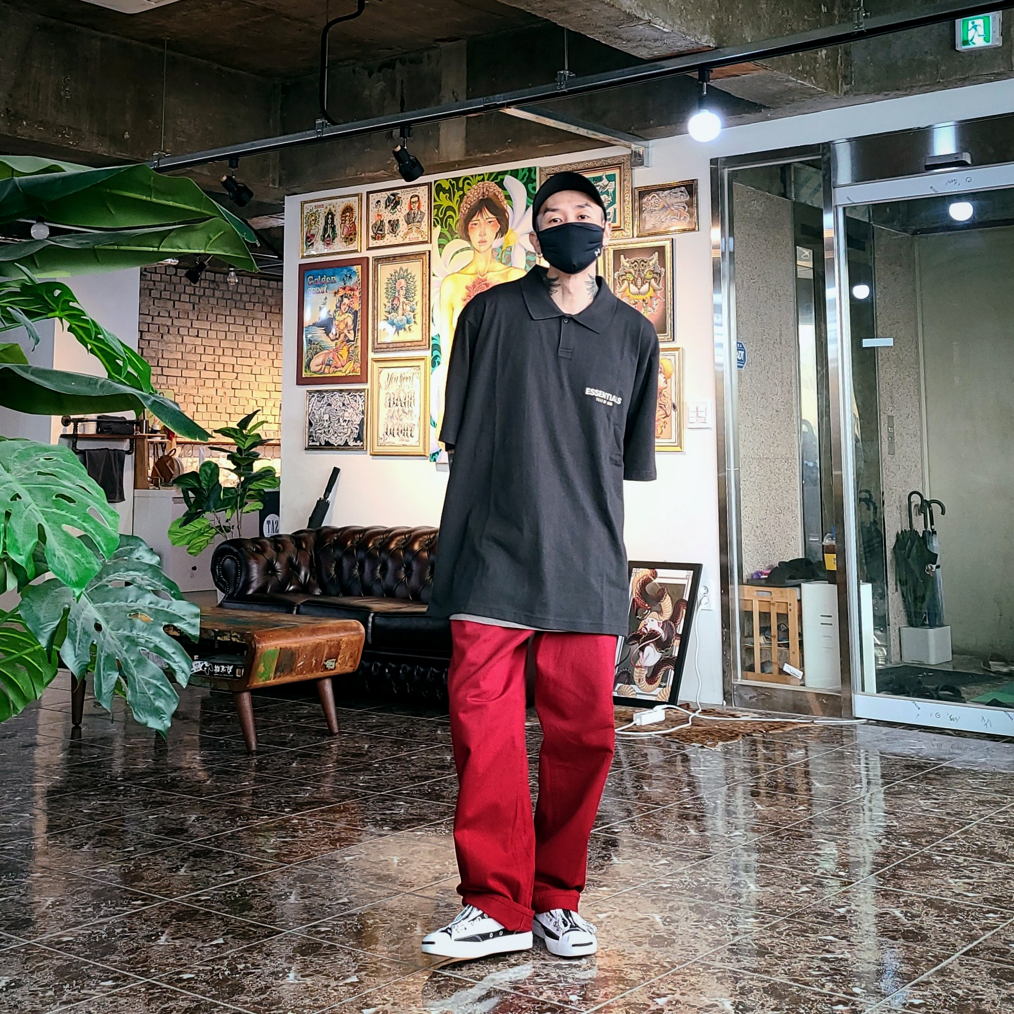 Essentials Short Sleeve Boxy Polo Dark Slate/Stretch Limo/Black - 20SS, Converse x Takahiromiyashita The Soloist Jack Purcell Zip Ox Black White 착용 스타일 - 1