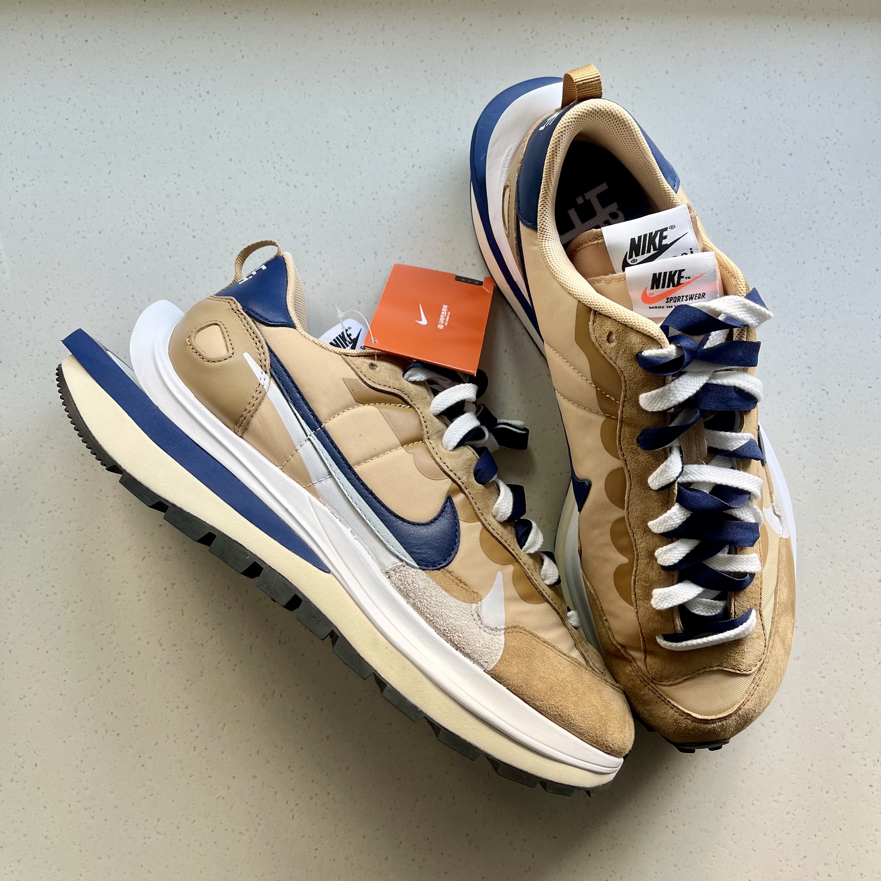 Nike x Sacai VaporWaffle Sesame and Blue Void 착용 스타일