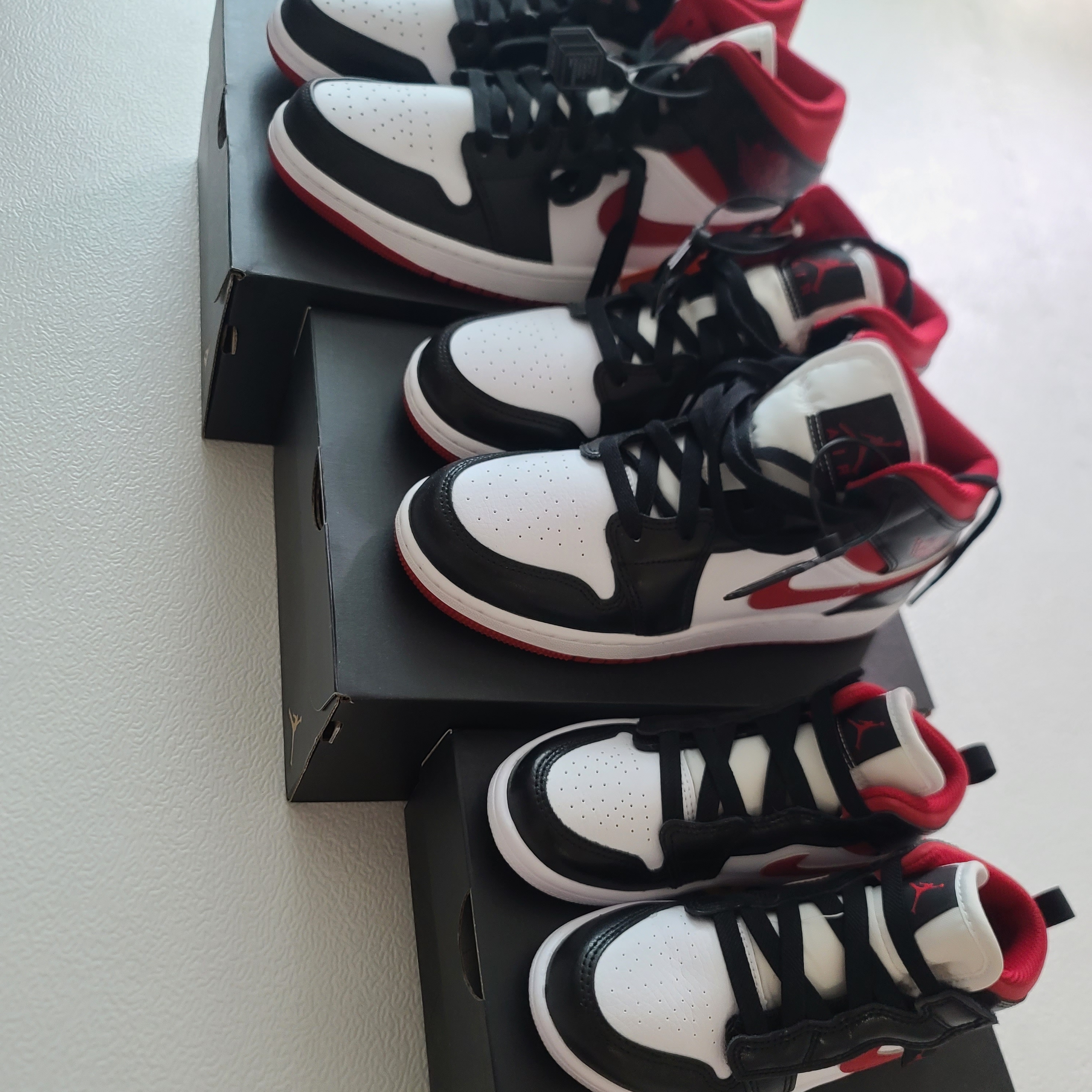 (GS) Jordan 1 Mid Gym Red Black White, (PS) Jordan 1 Mid Alt Gym Red Black White 착용 스타일 - 1