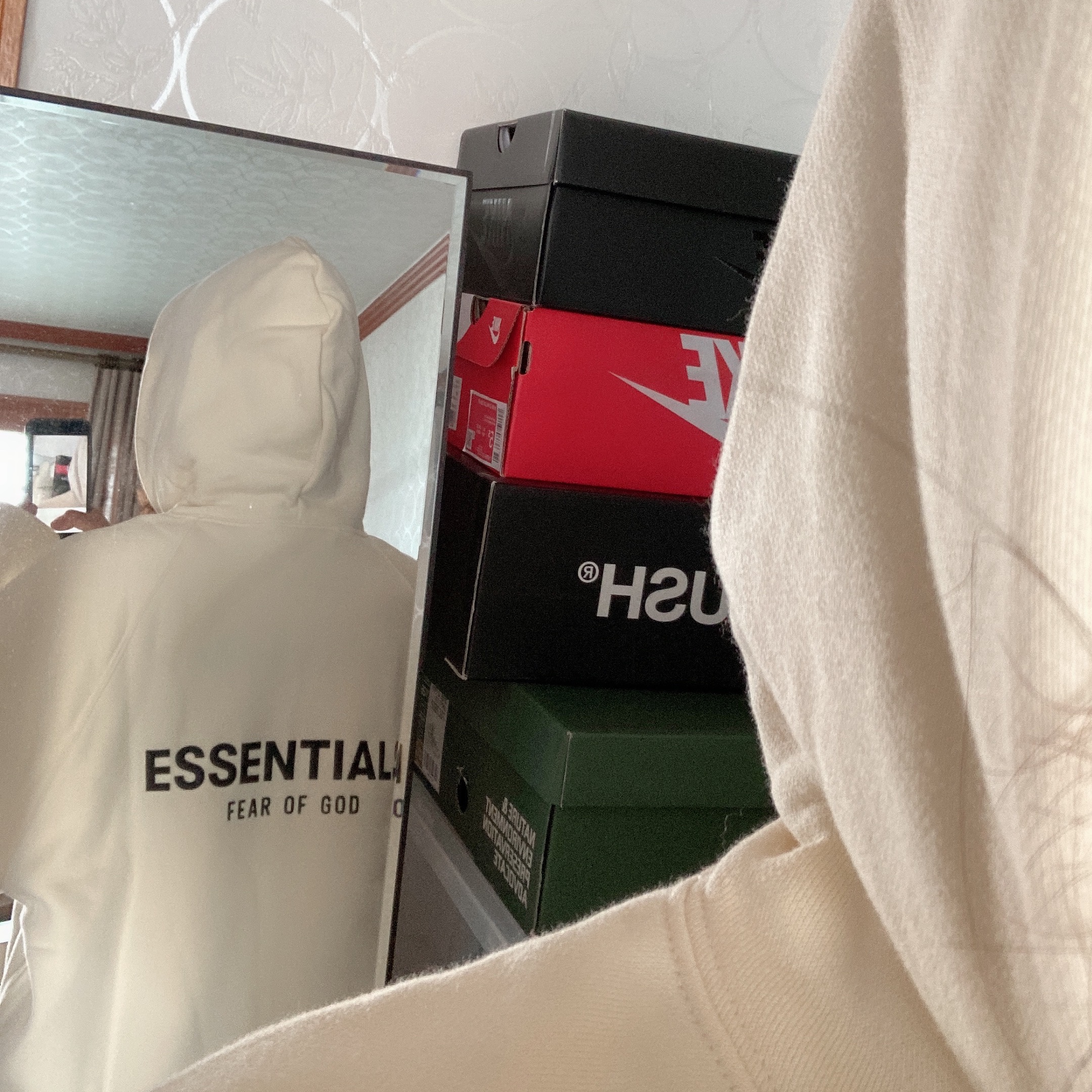 Essentials Pull-Over Hoodie Cream - 21SS 착용 스타일