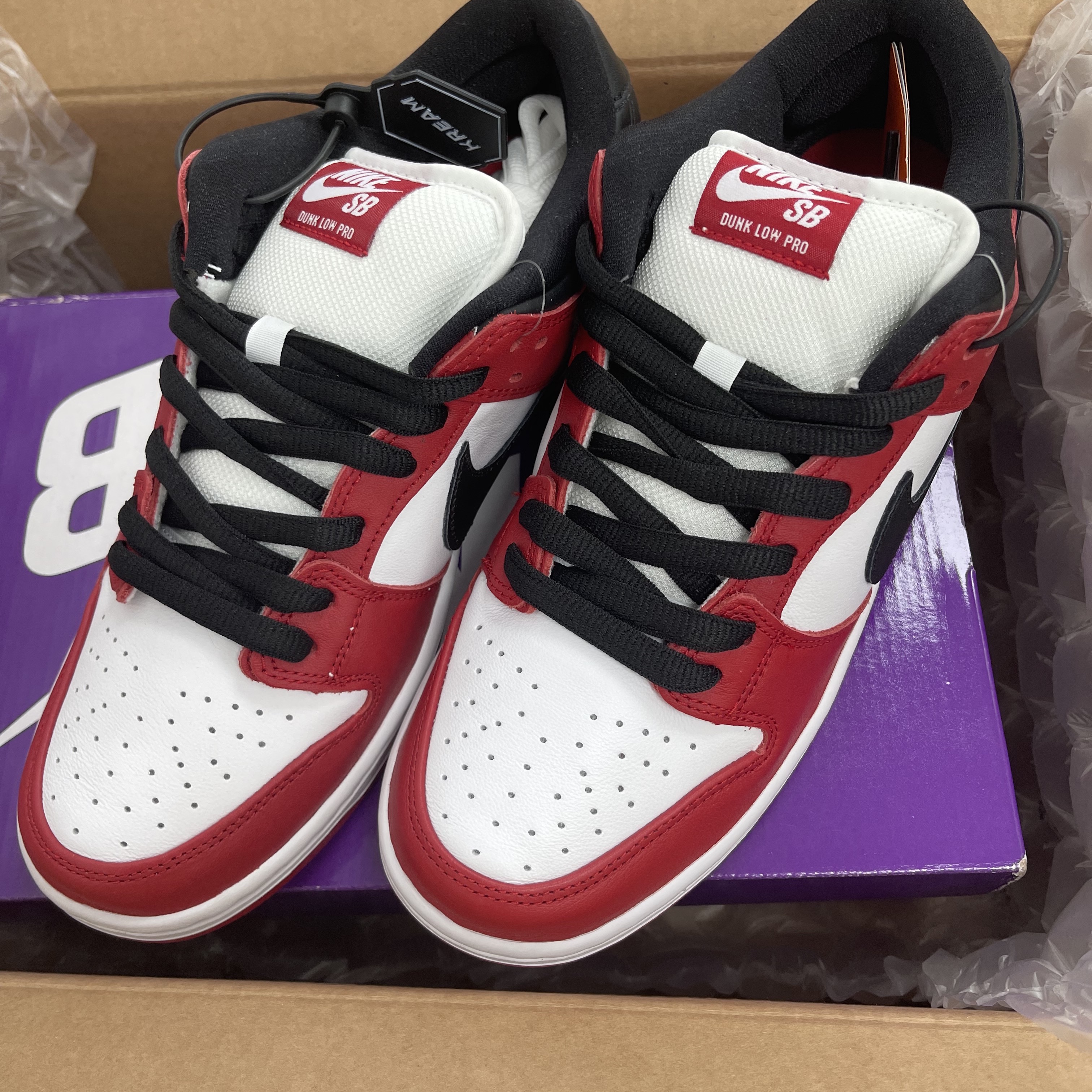 Nike SB Dunk Low Pro Chicago 착용 스타일 - 1