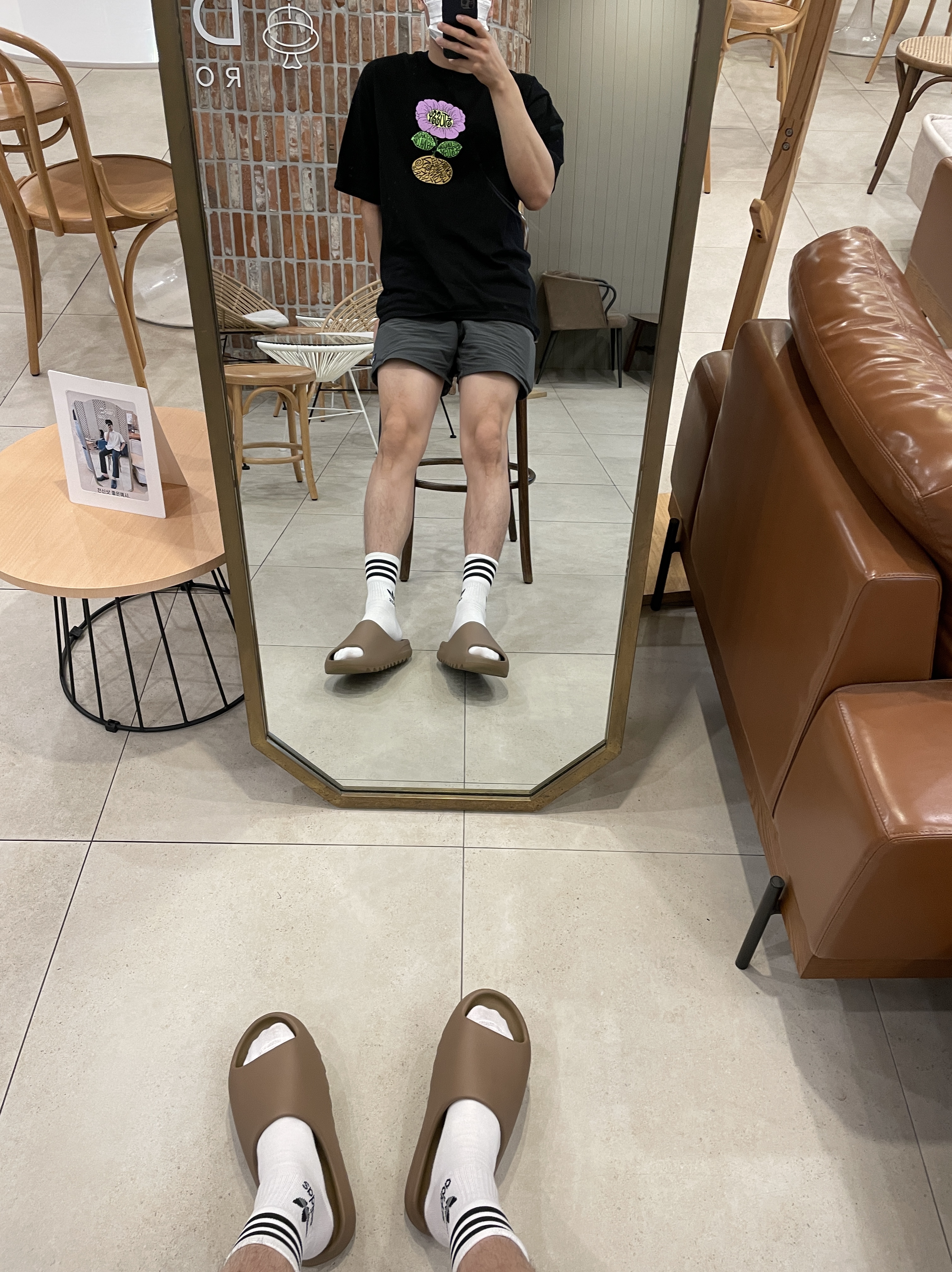 Adidas Yeezy Slide Core 2021 착용 스타일