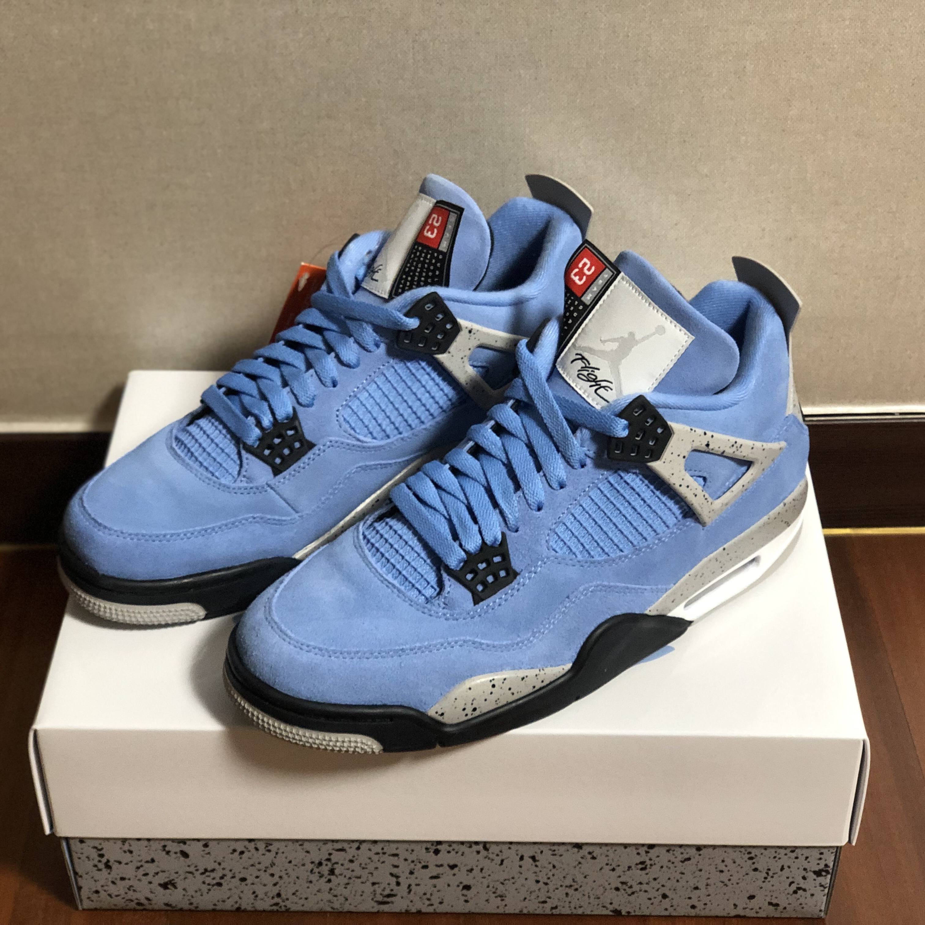 Jordan 4 Retro University Blue 착용 스타일 - 1