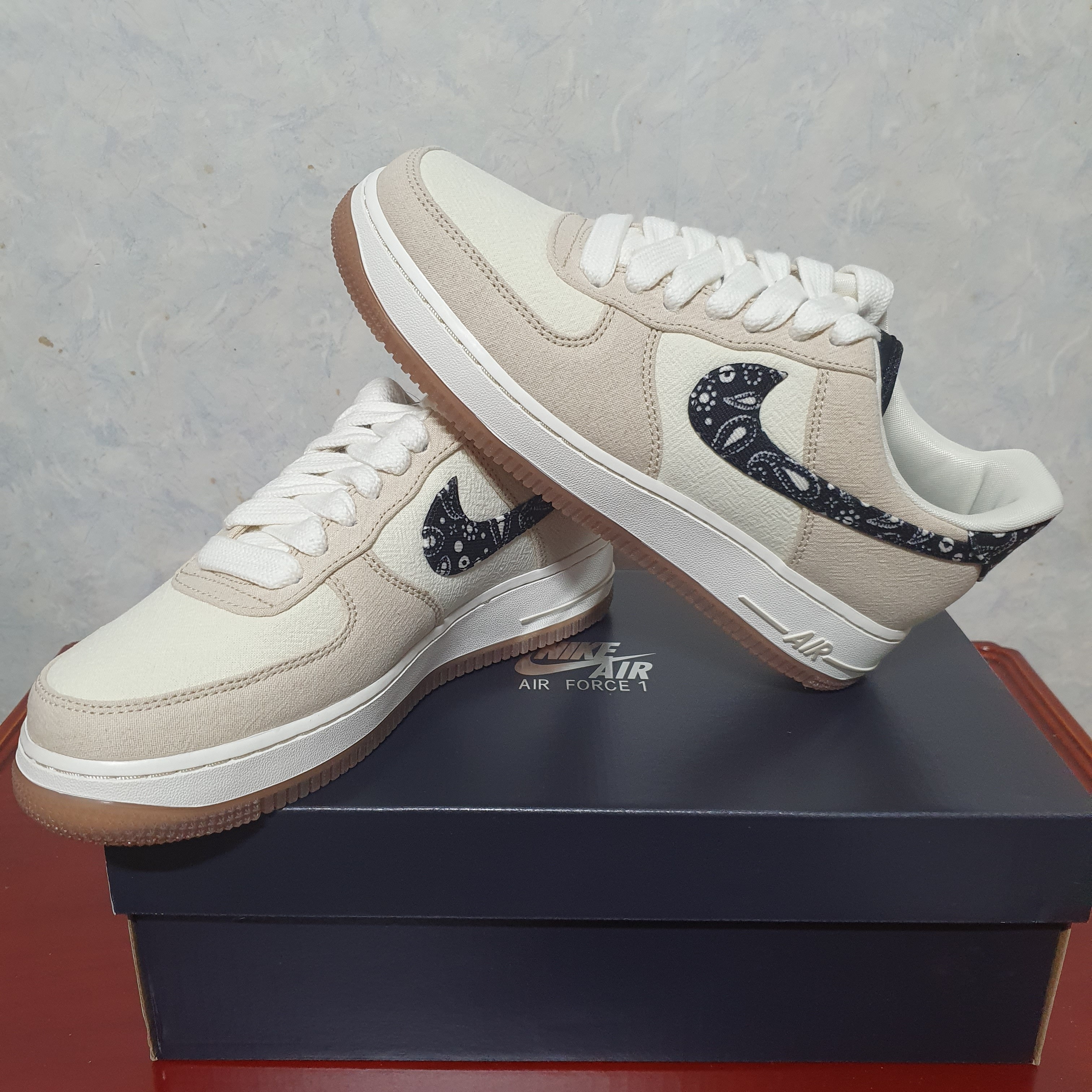 Nike Air Force 1 '07 LV8 Paisley Swoosh 착용 스타일 - 2