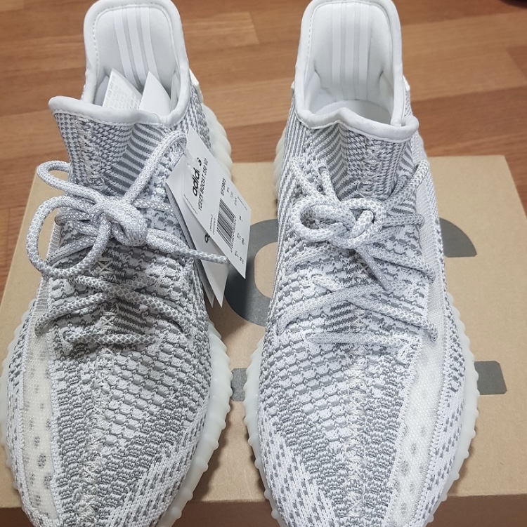 Adidas Yeezy Boost 350 V2 Static - Non-Reflective 2018 착용 스타일