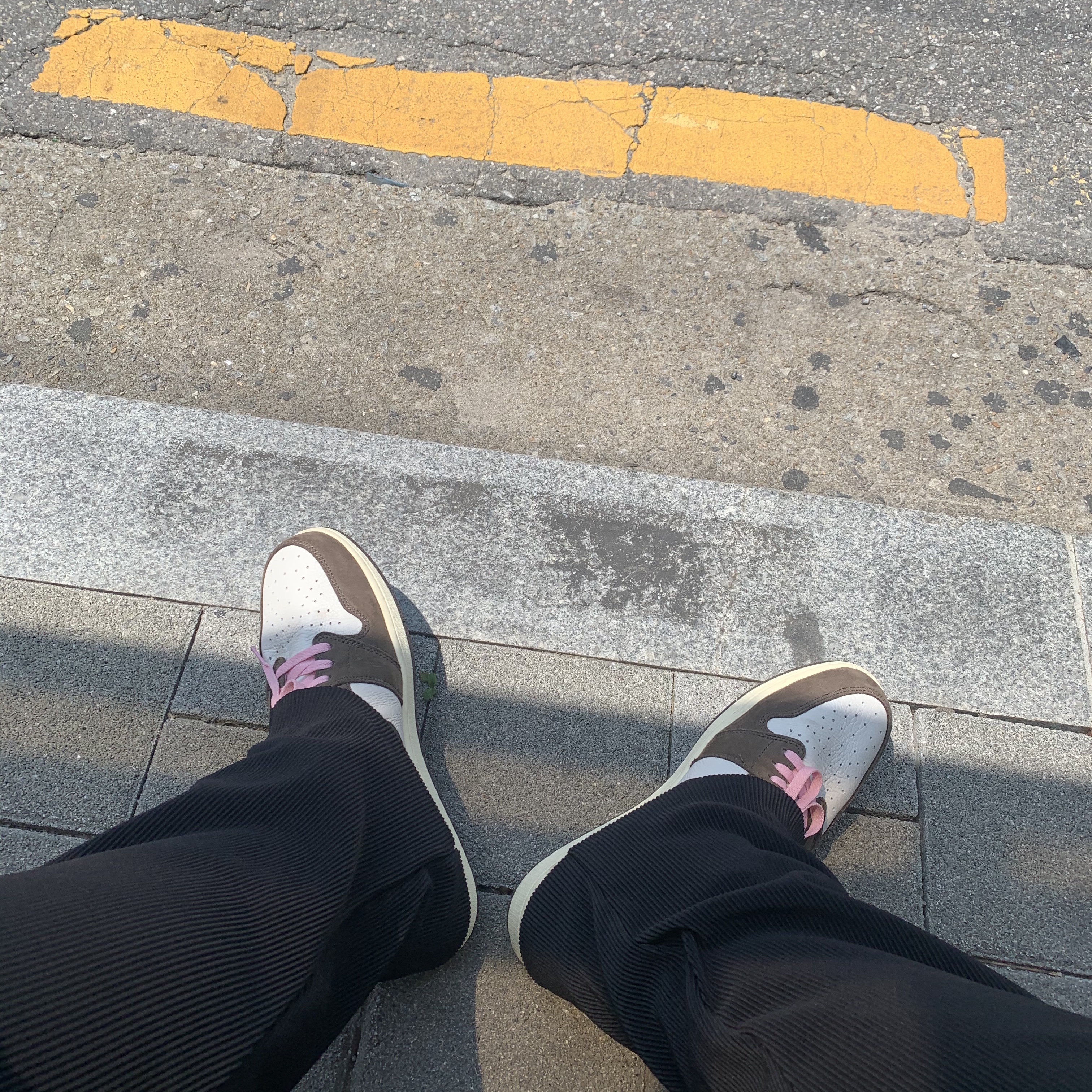 Jordan 1 x Travis Scott Retro High OG SP Mocha 착용 스타일