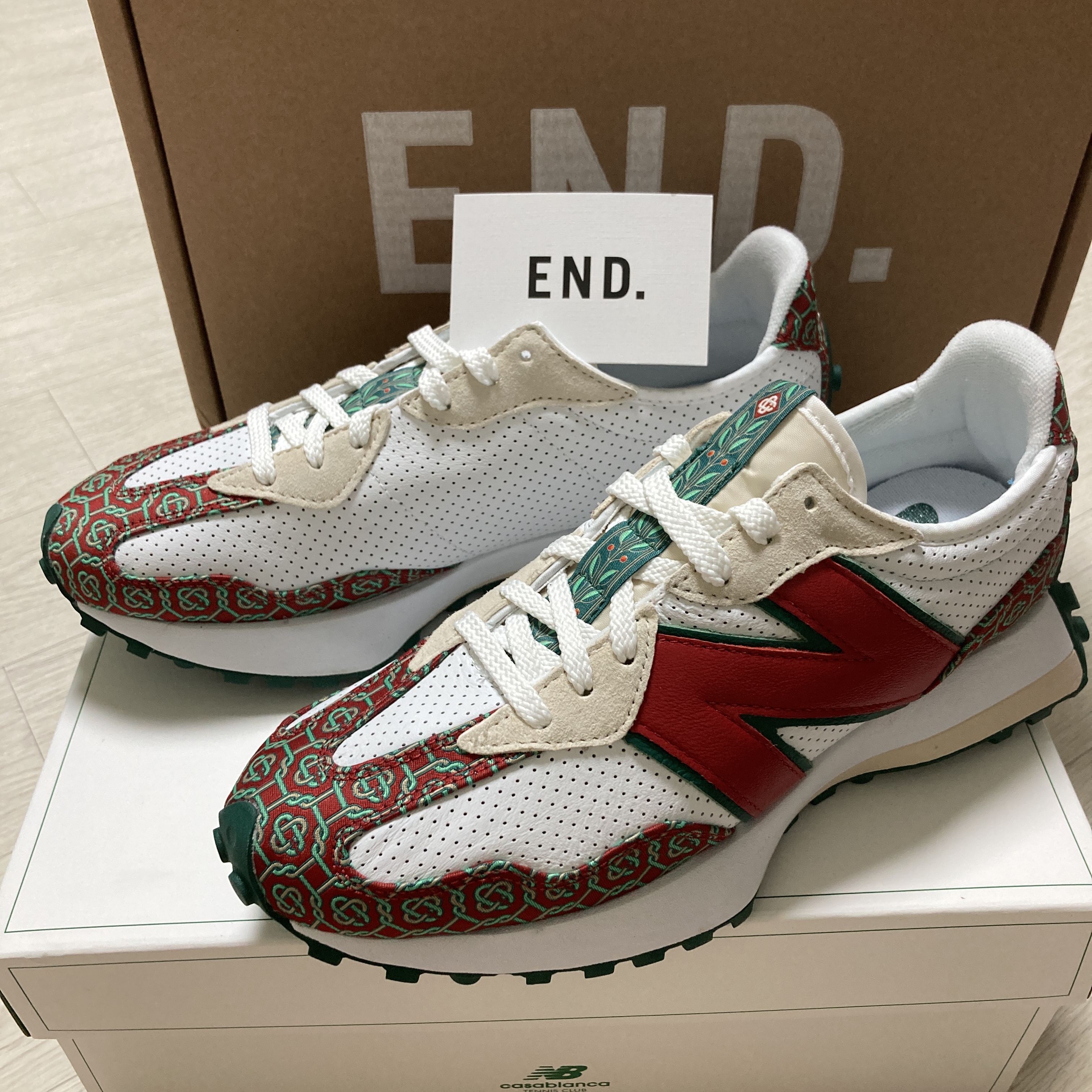 New Balance x Casablanca 327 Idealist Monogram Red Green 착용 스타일