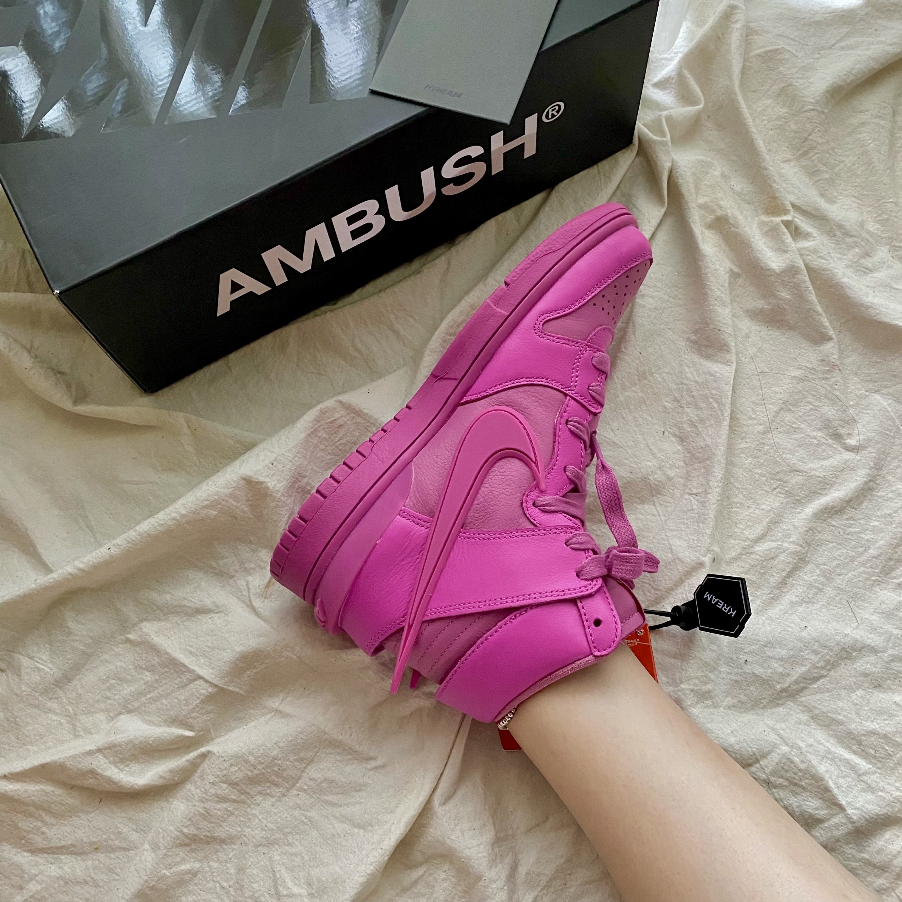 Nike x Ambush Dunk High Cosmic Fuchsia 착용 스타일 - 1