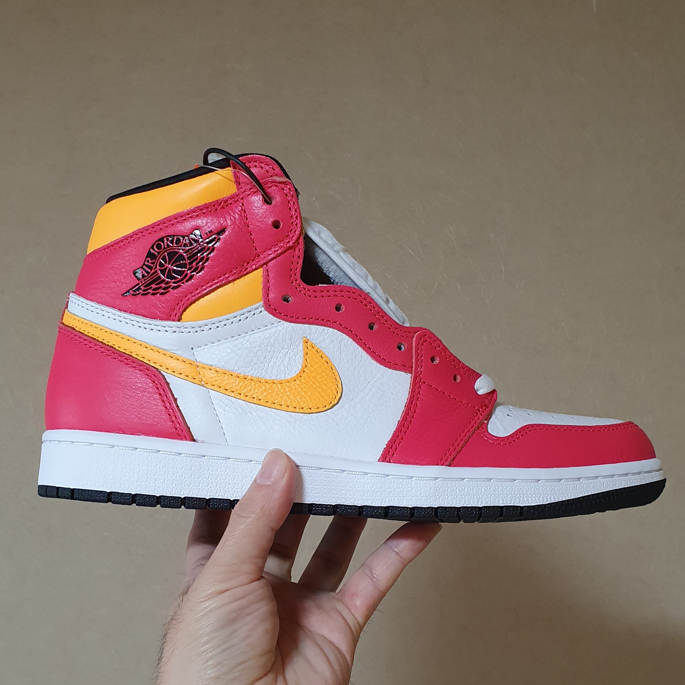 Jordan 1 Retro High OG Light Fusion Red 착용 스타일