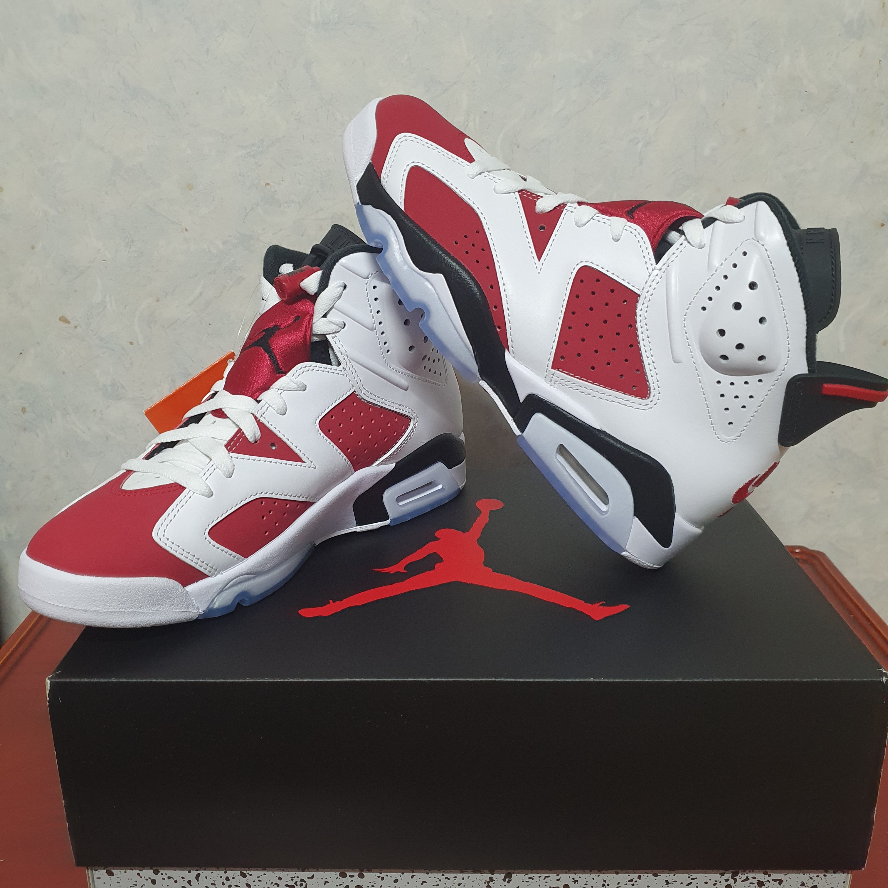 Jordan 6 Retro Carmine 2021 착용 스타일 - 2