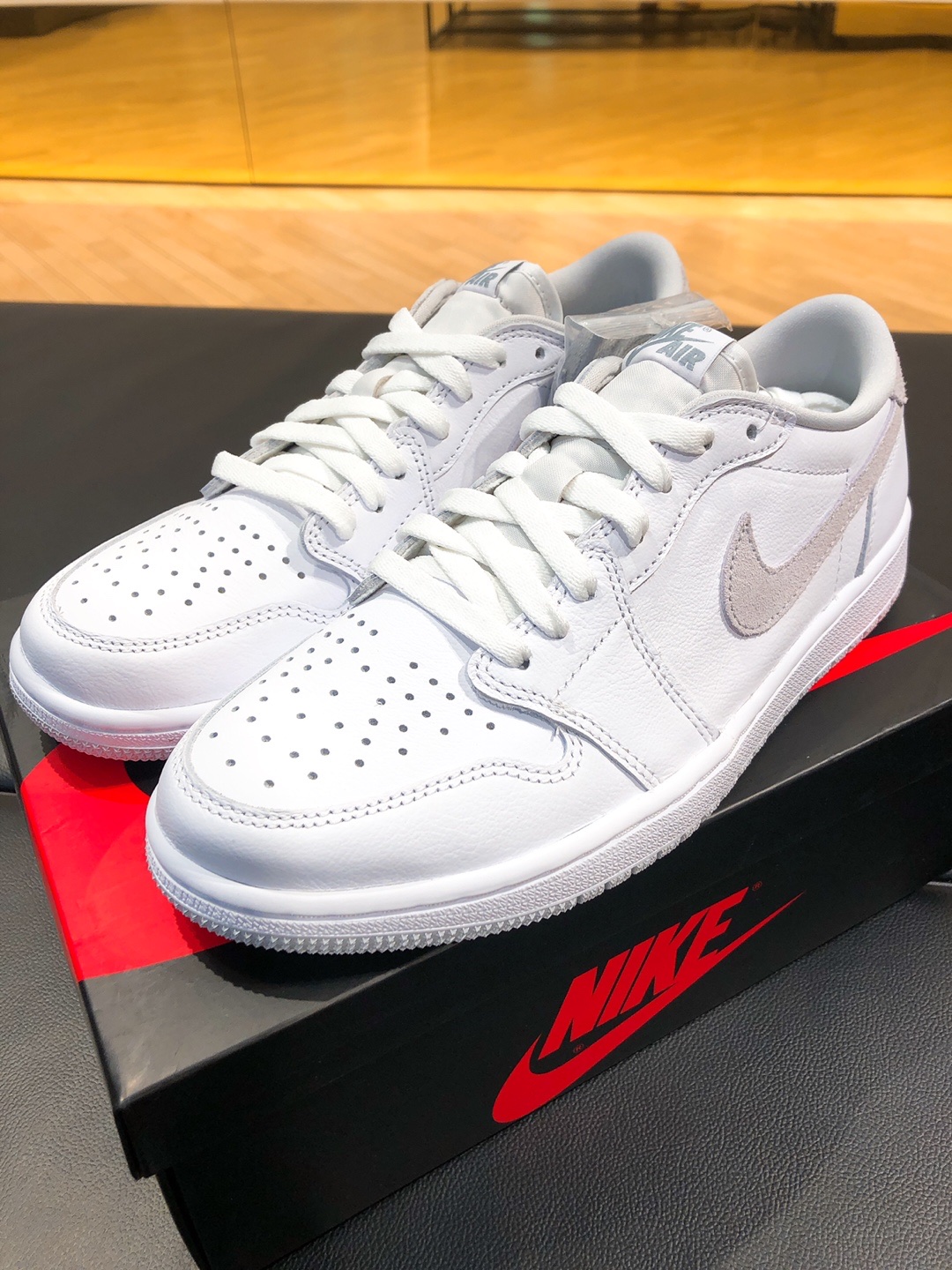 Jordan 1 Low OG Neutral Grey 착용 스타일 - 2