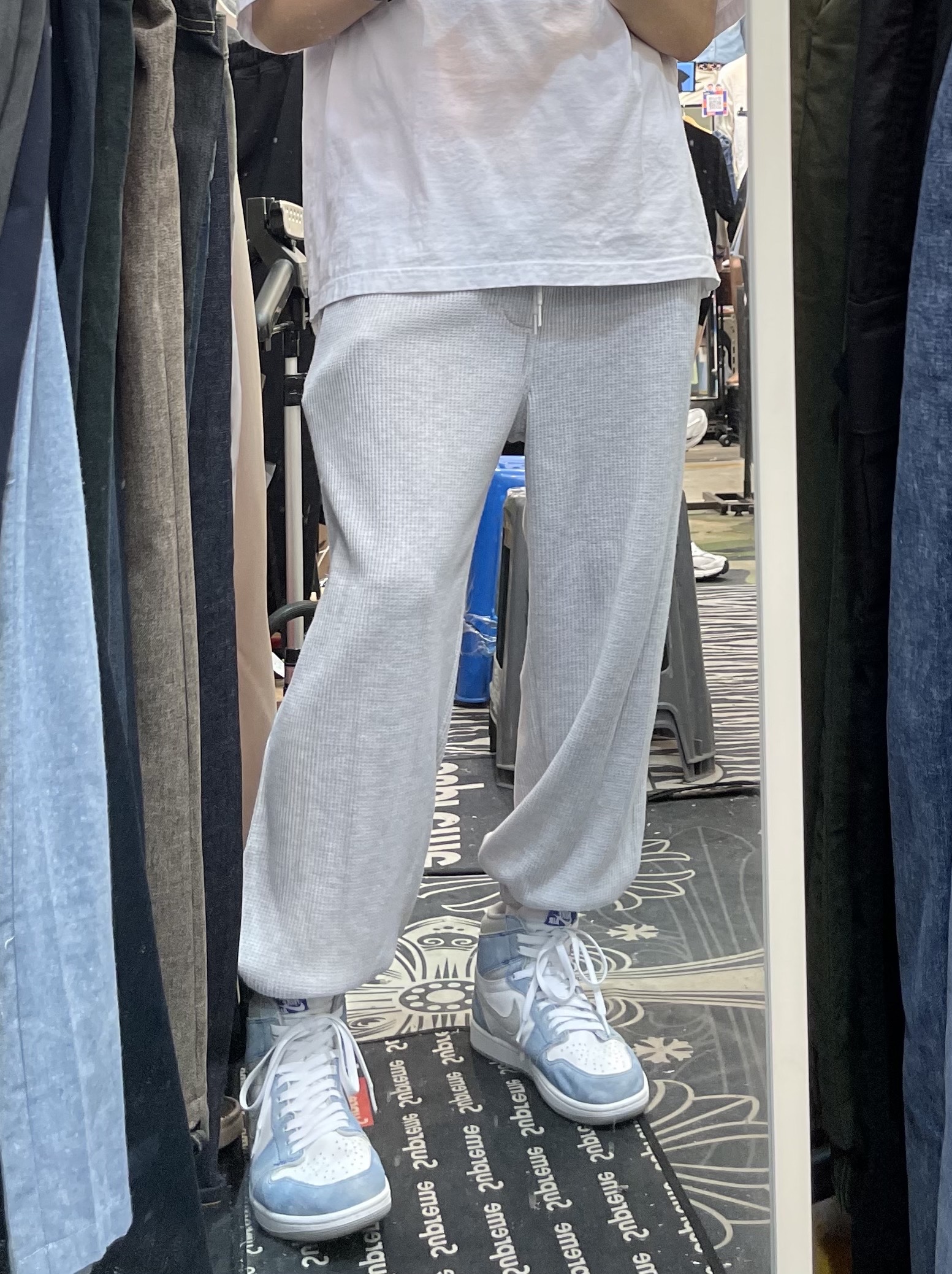 Jordan 1 Retro High OG Hyper Royal 착용 스타일
