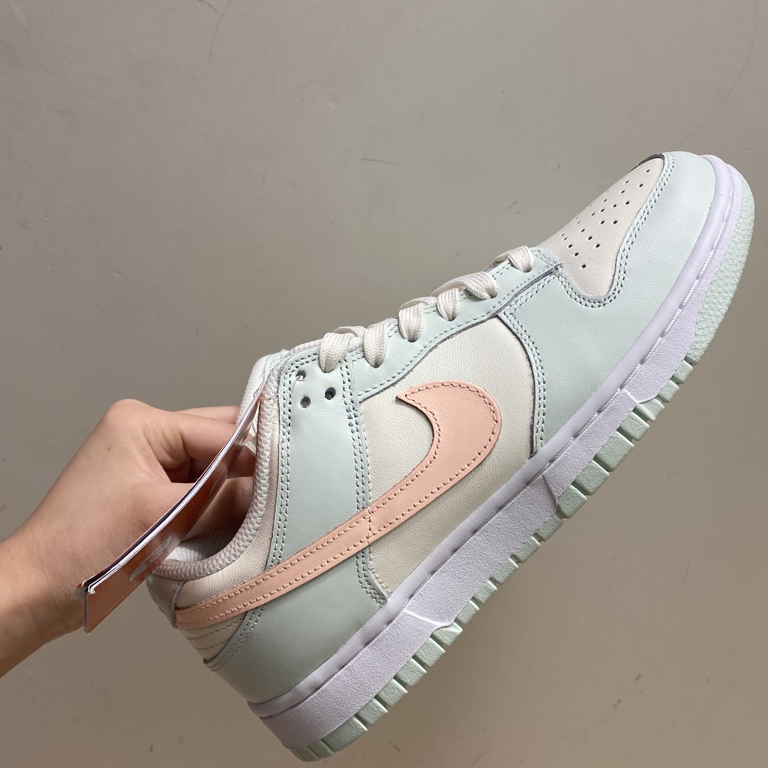 (W) Nike Dunk Low Barely Green 착용 스타일 - 3