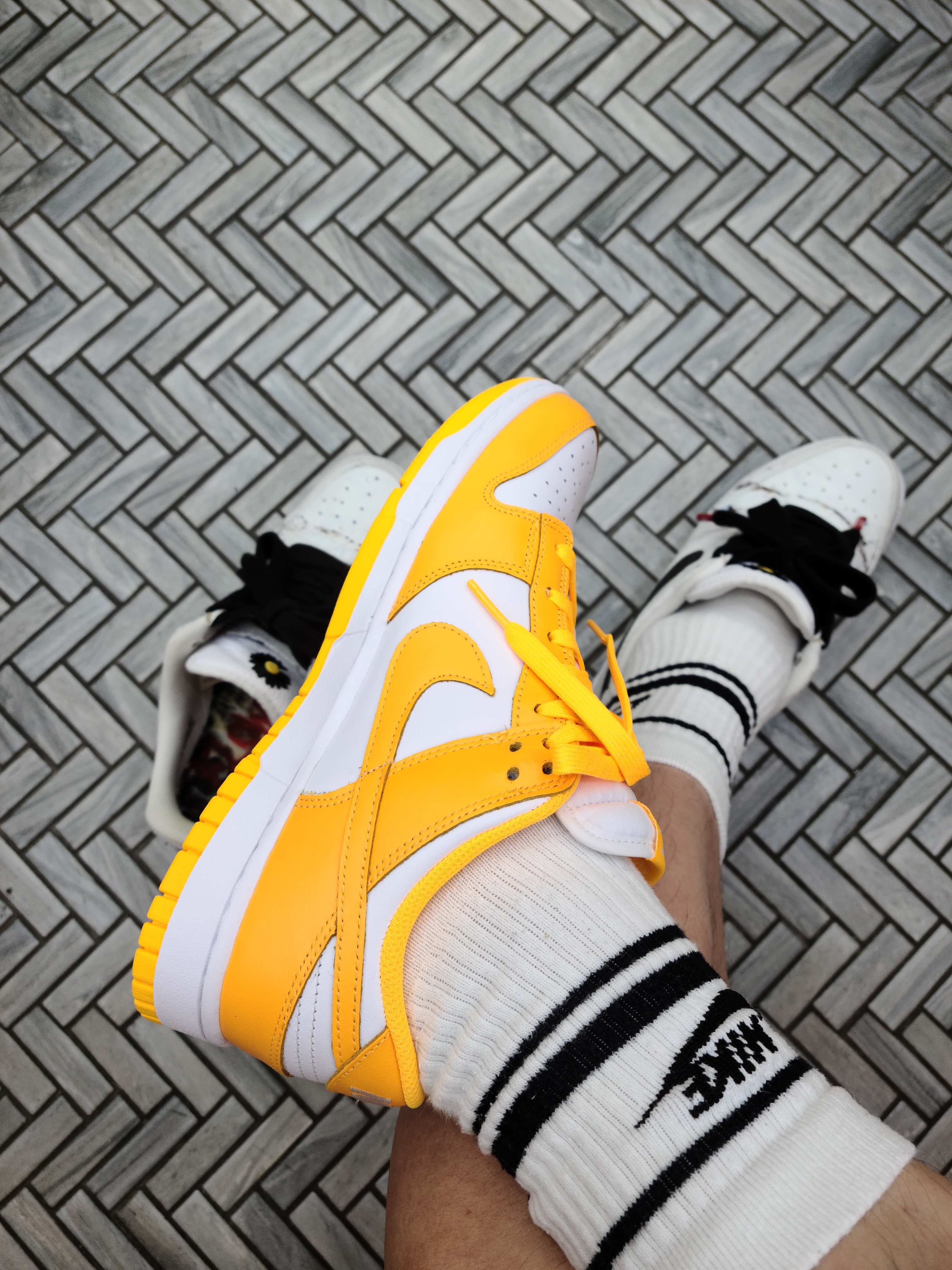 (W) Nike Dunk Low Laser Orange, Nike x Peaceminusone Air Force 1 Low Para-Noise 2.0 착용 스타일 - 2