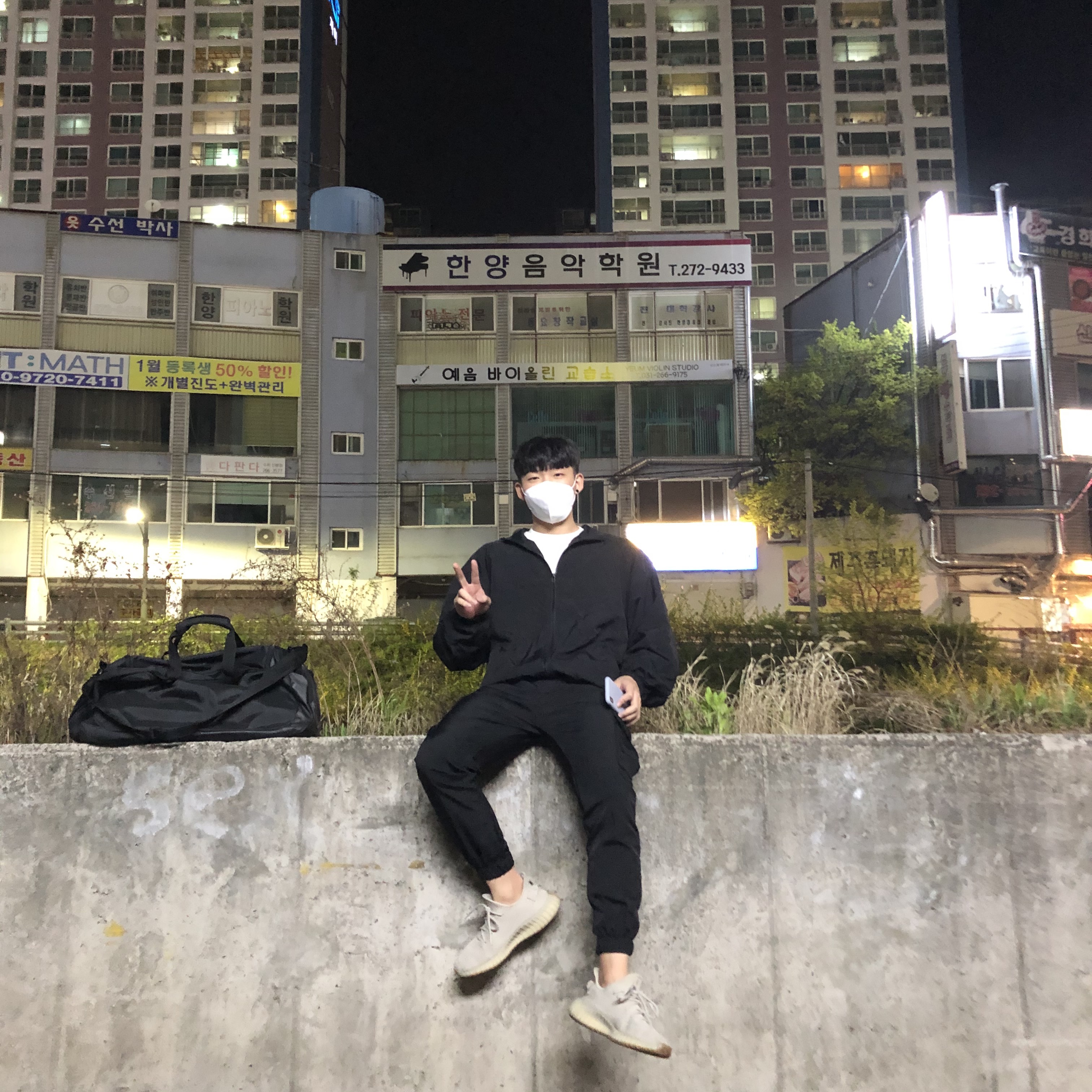 Adidas Yeezy Boost 350 V2 Sesame 2018 착용 스타일 - 1
