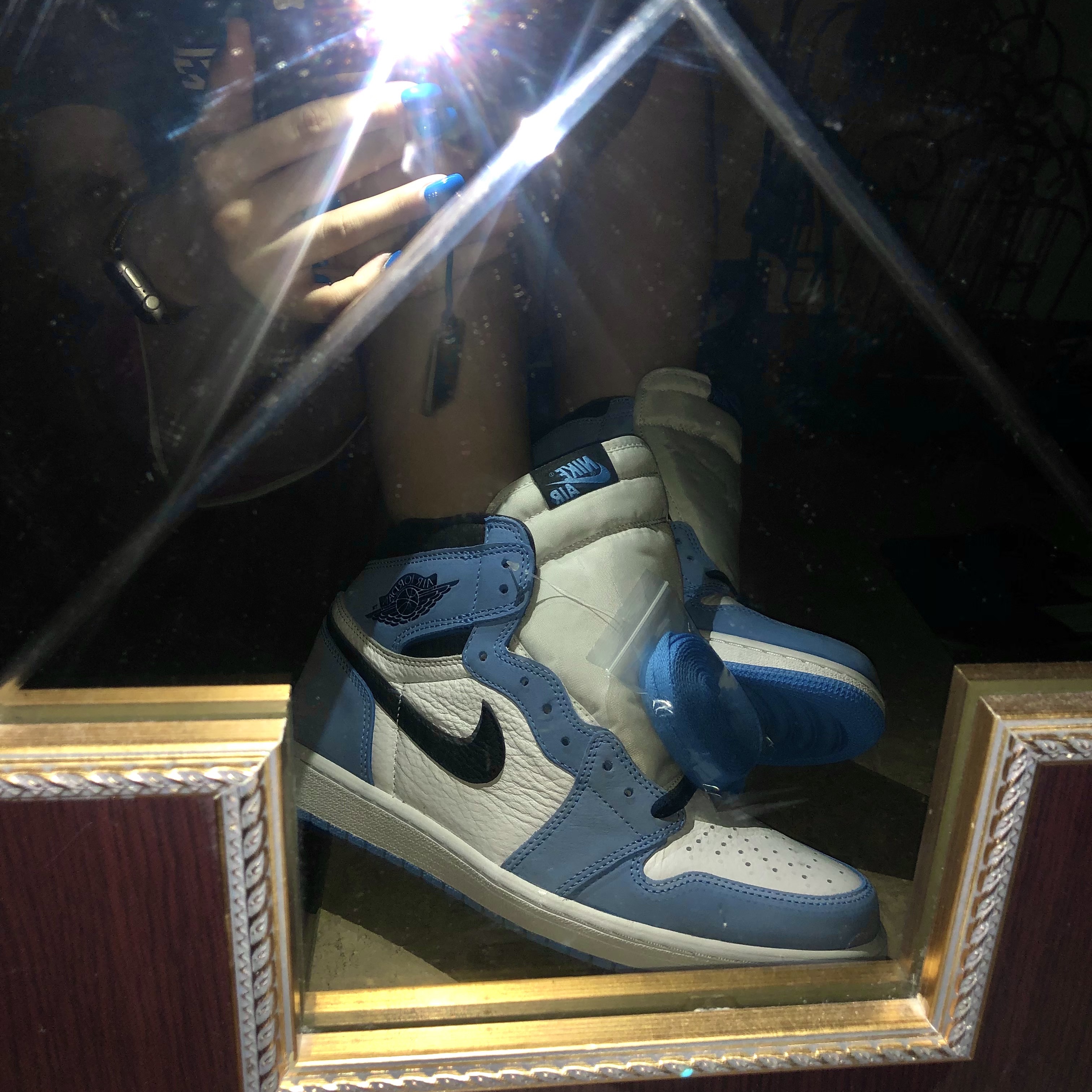 Jordan 1 Low Hyper Royal Orange Peel, Jordan 1 Retro High OG University Blue 착용 스타일 - 1