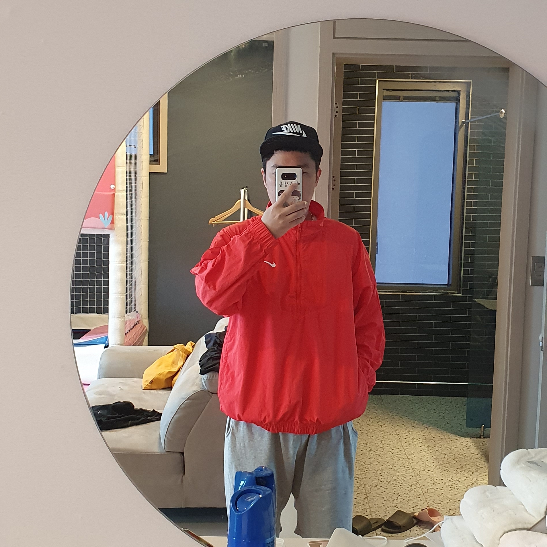 Nike x Stussy Windrunner Jacket Habanero Red 착용 스타일