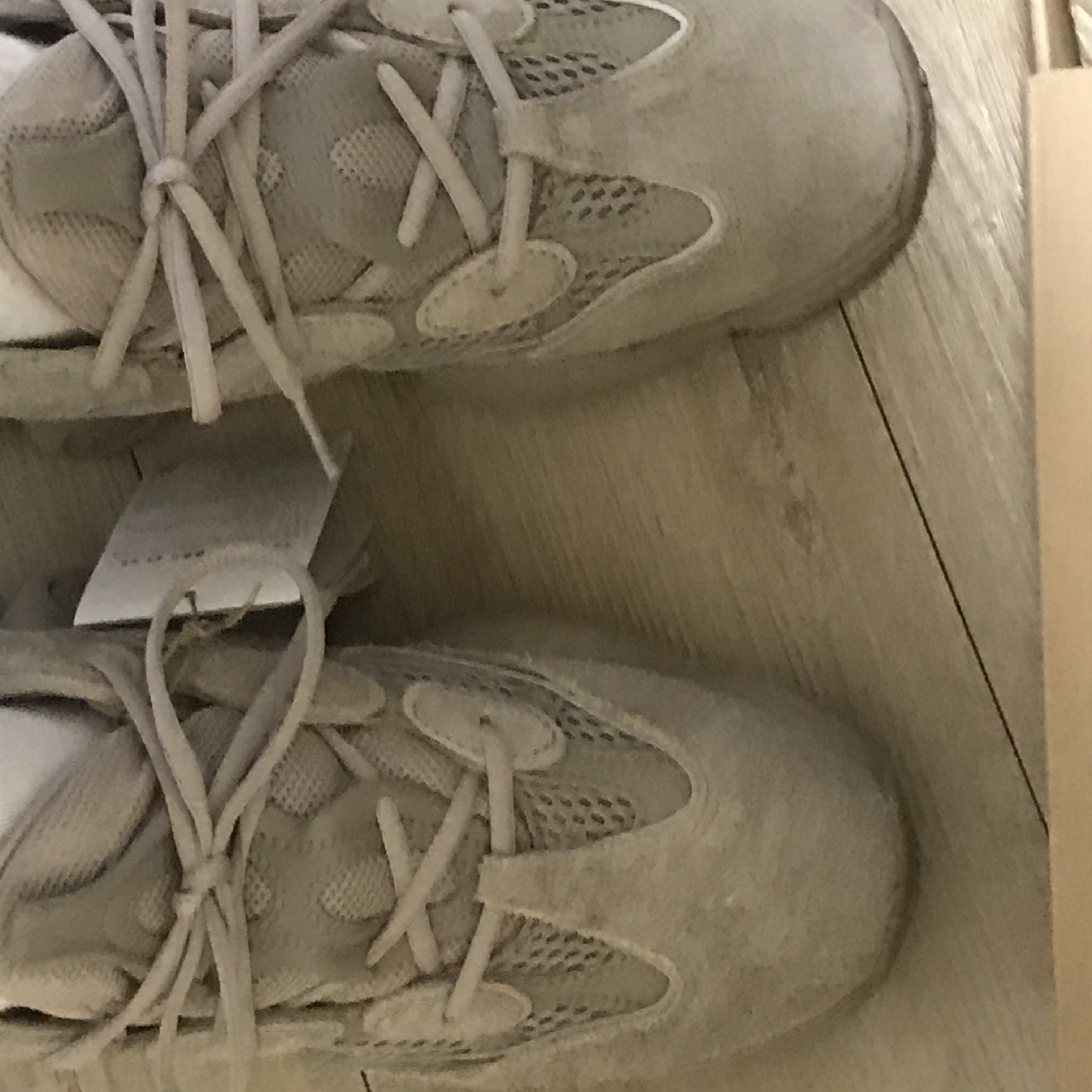 Adidas Yeezy 500 Taupe Light 착용 스타일 - 2