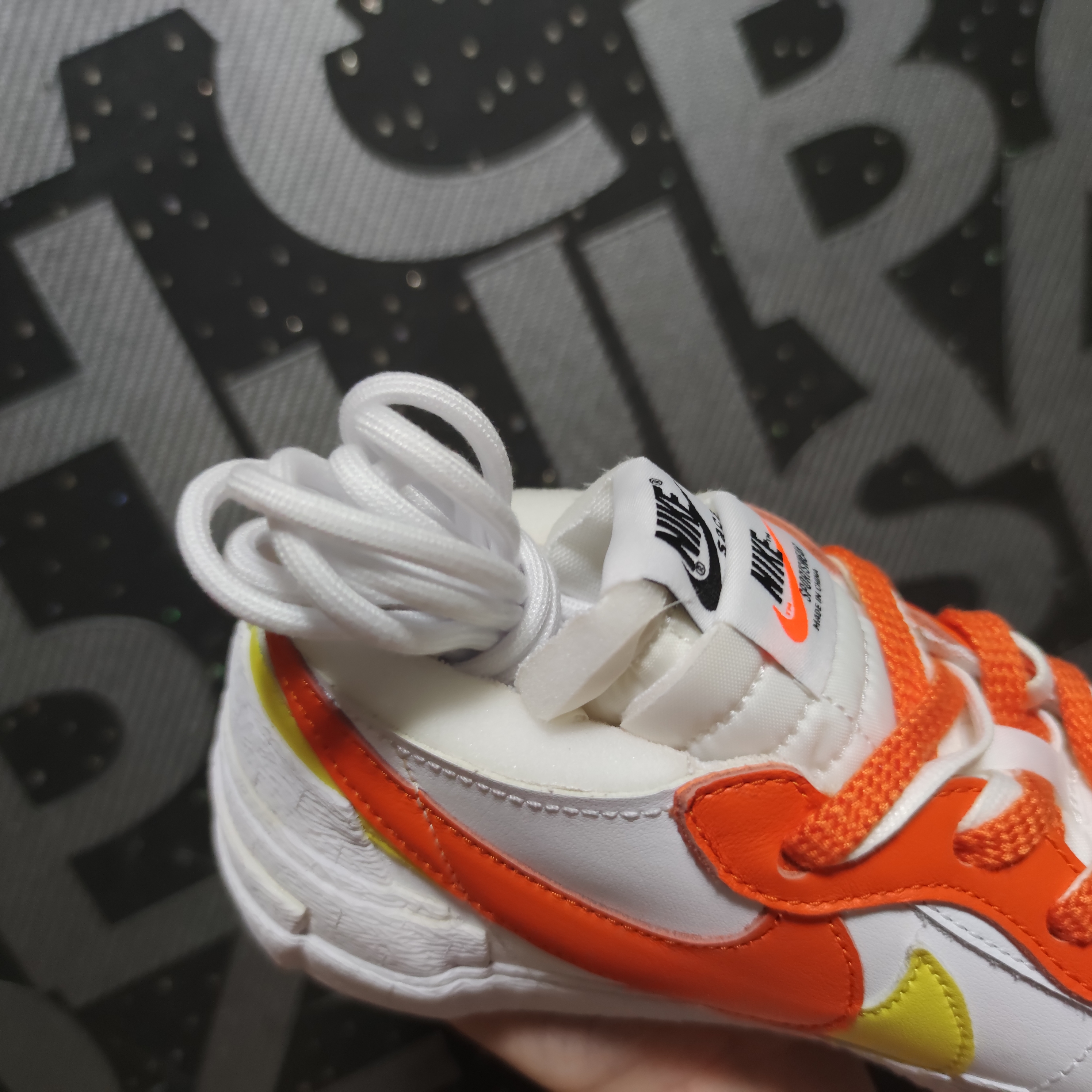 Nike x Sacai Blazer Low Magma Orange 착용 스타일 - 5