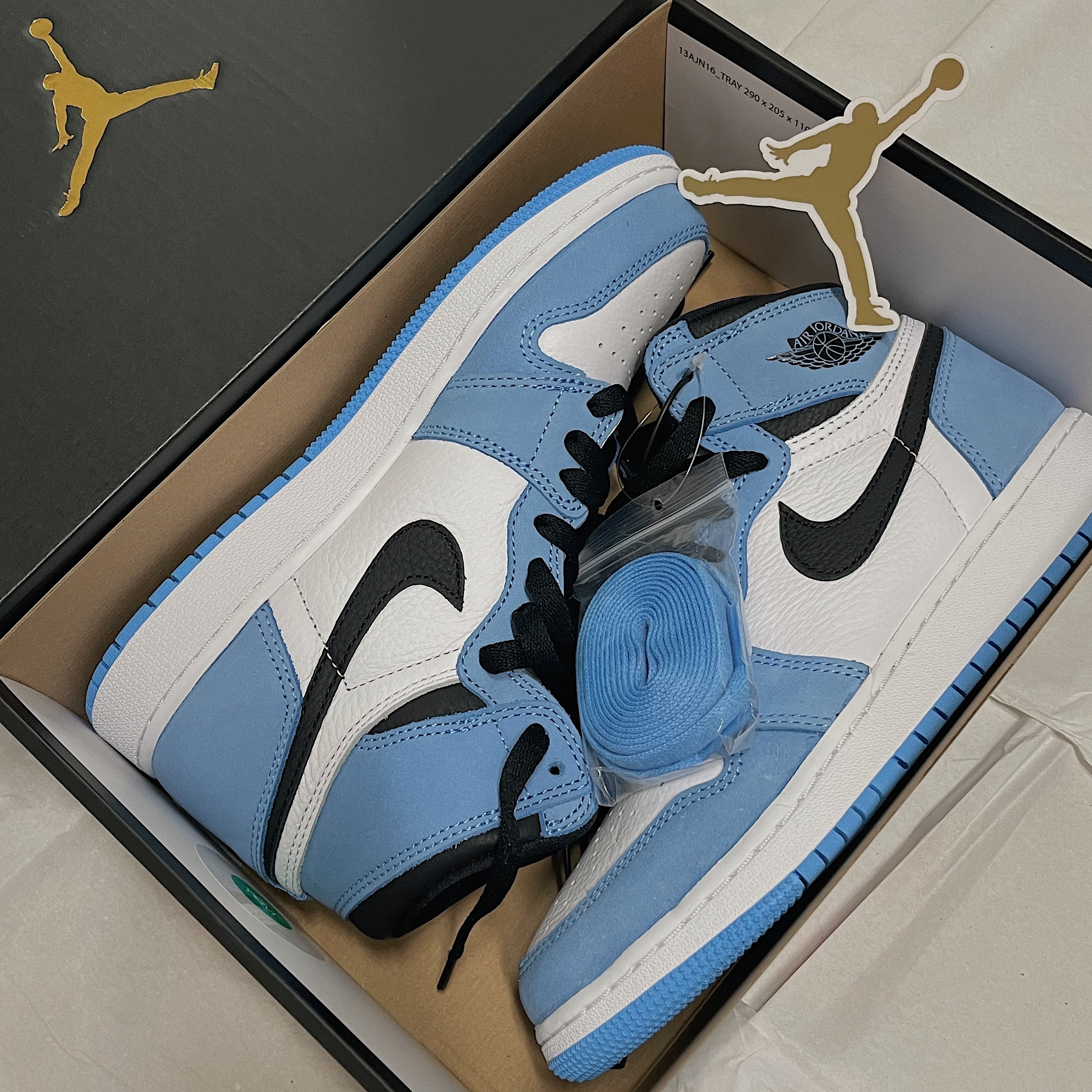 Jordan 1 Retro High OG University Blue, (GS) Jordan 1 Retro High OG University Blue 착용 스타일 - 1